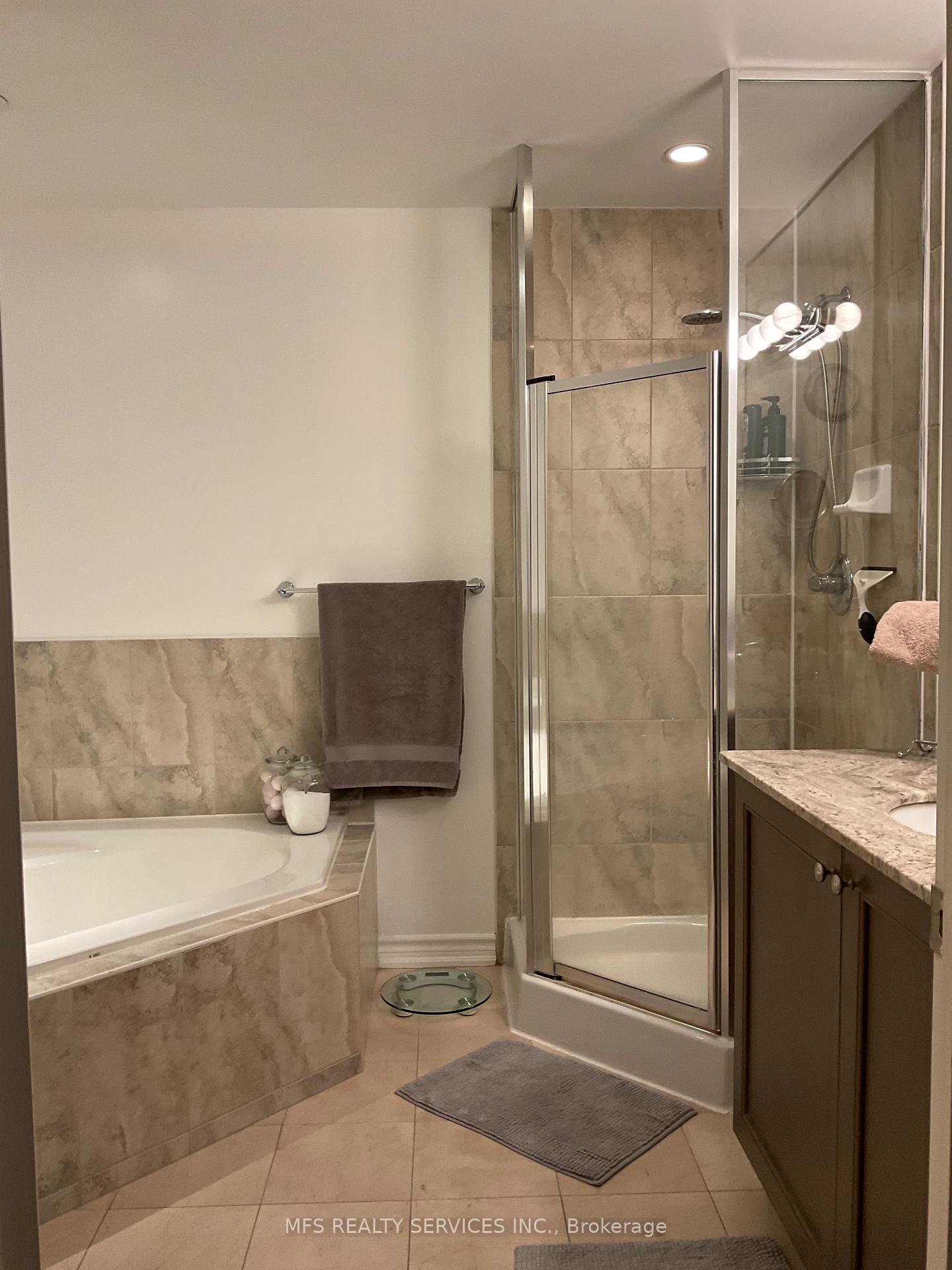 Photo 22 of Unit 1601, 9235 Jane Street, Vaughan, Maple — HOMEH
