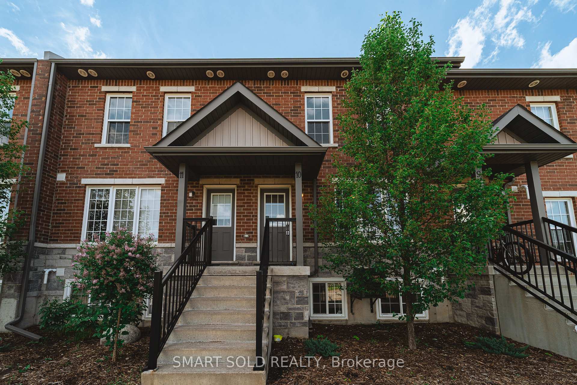 Front of Unit 10, 252 Penetanguishene Road
