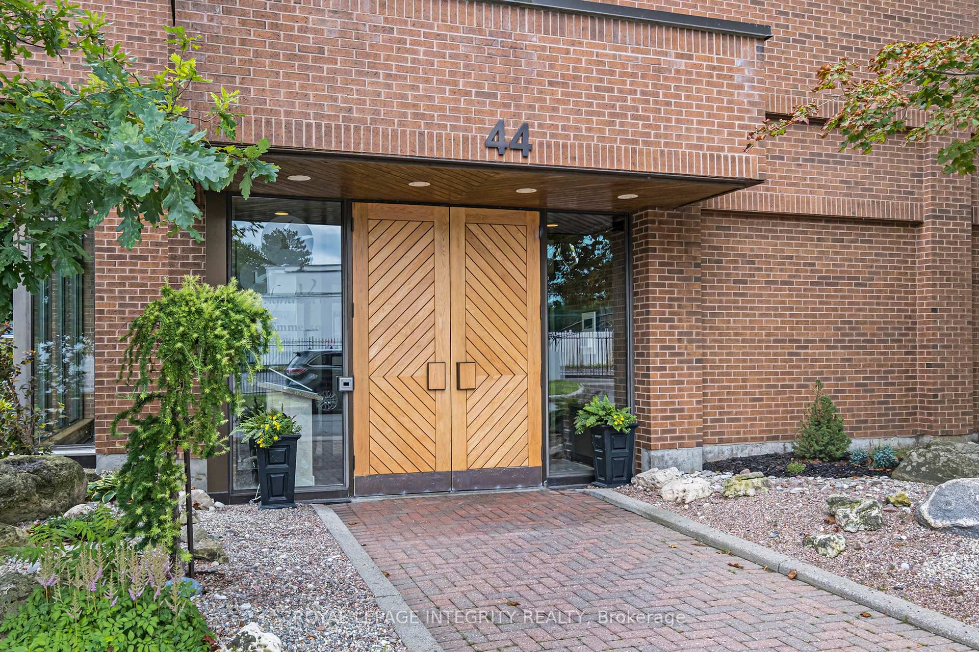 Photo 3 of Unit 502, 44 Emmerson Avenue, Ottawa, Mechanicsville — HOMEH