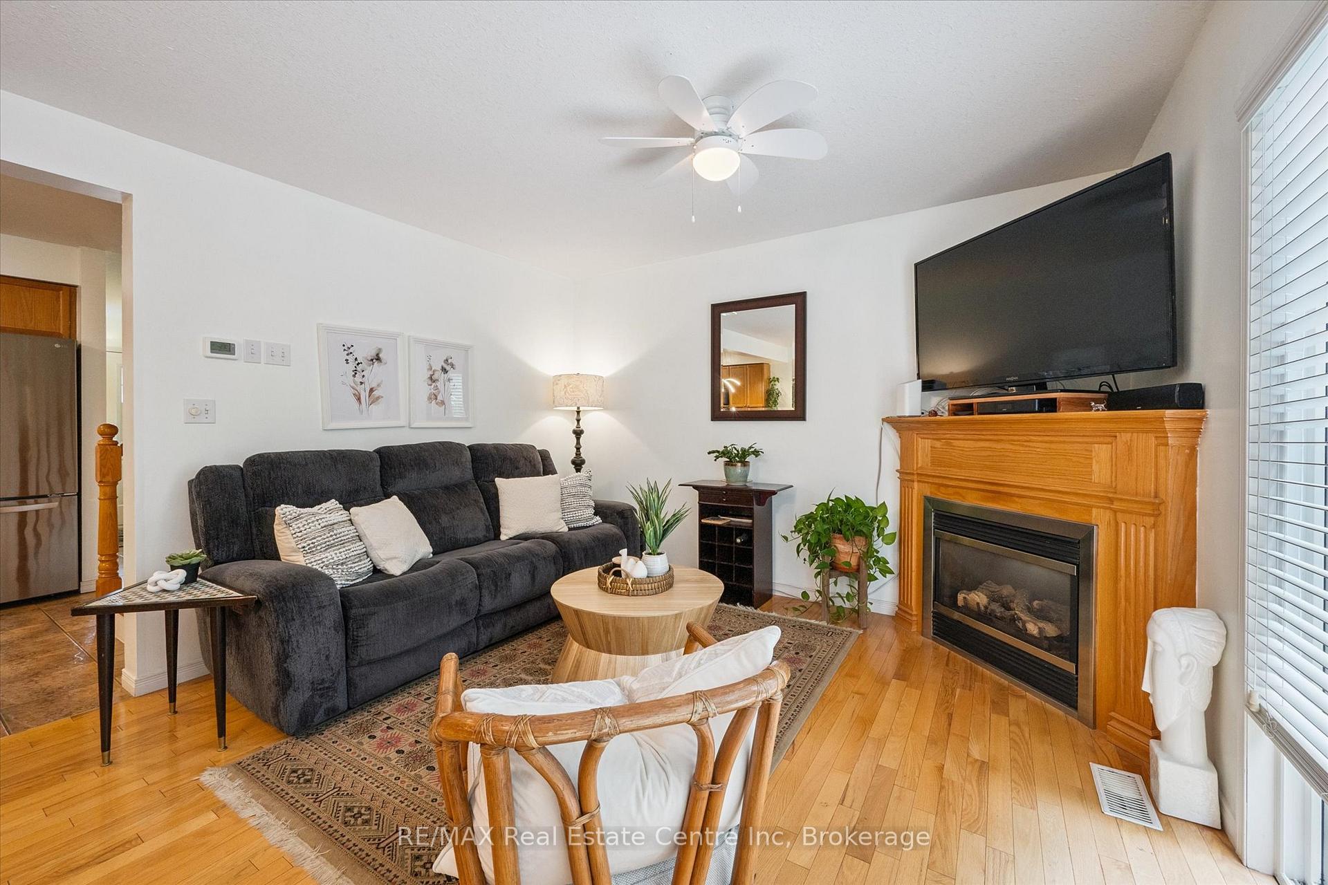 Photo 5 of Unit 24, 31 Schroder Crescent, Guelph, Grange Road — HOMEH