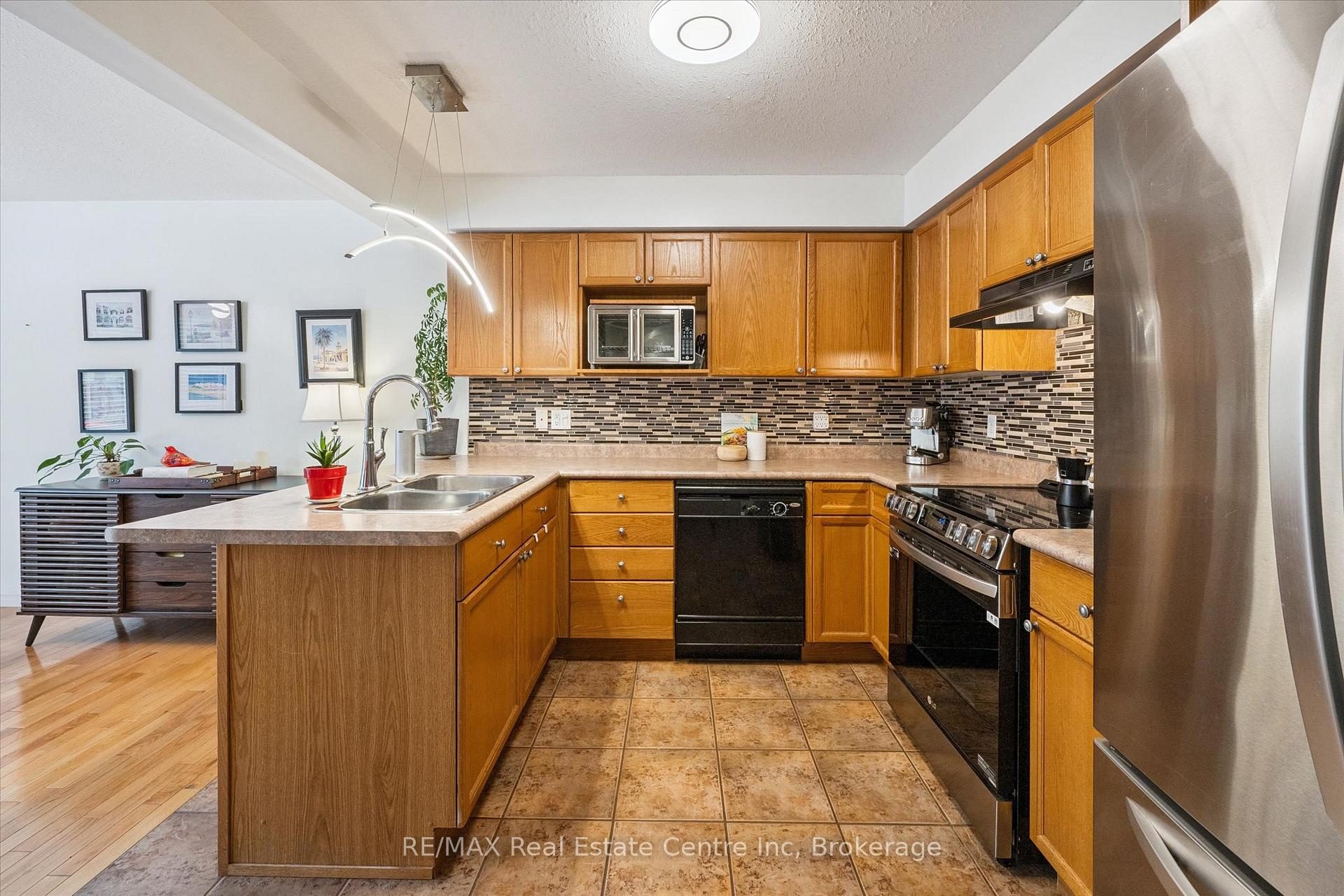 Photo 10 of Unit 24, 31 Schroder Crescent, Guelph, Grange Road — HOMEH