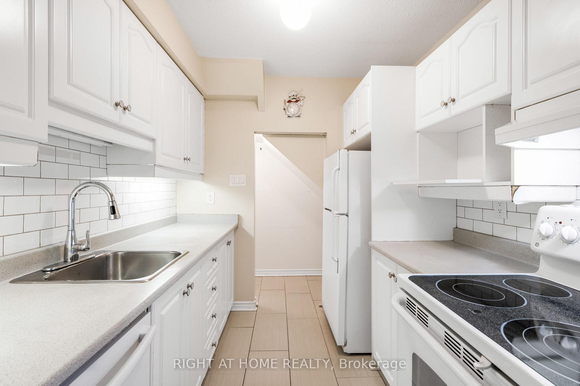 Photo 11 of 23D Forester Crescent, Ottawa, Westcliffe Estates — HOMEH