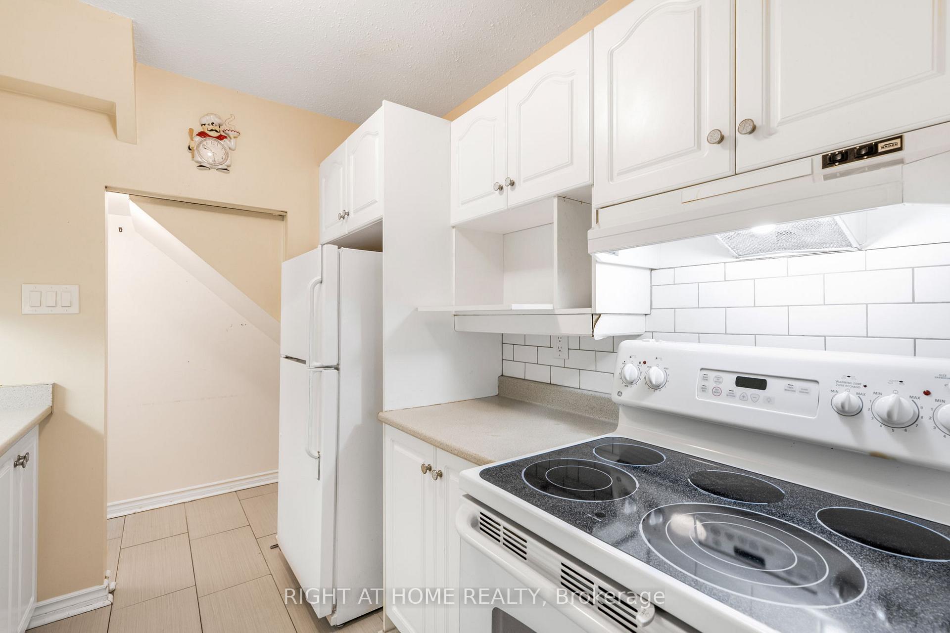 Photo 12 of 23D Forester Crescent, Ottawa, Westcliffe Estates — HOMEH