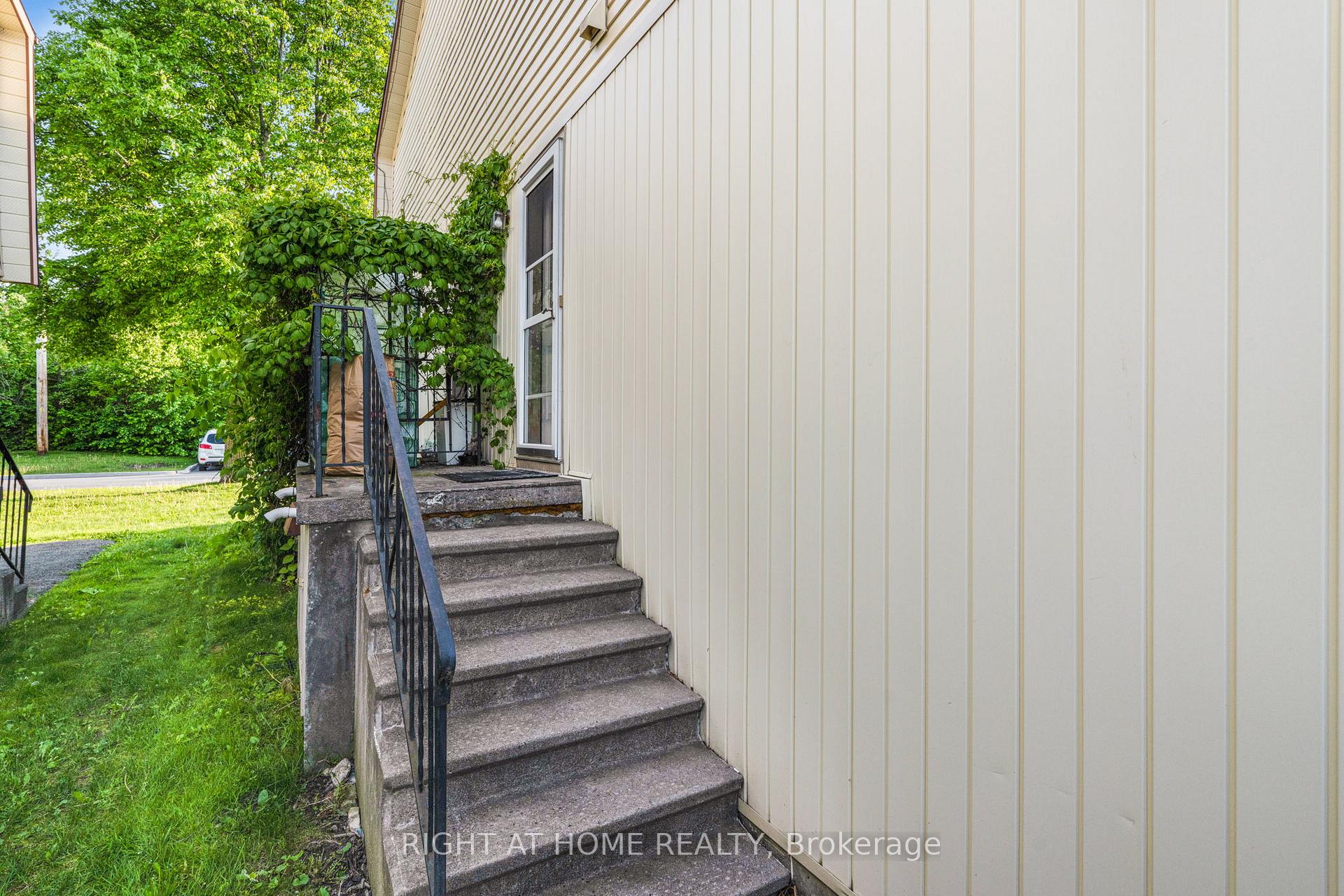 Photo 21 of 23D Forester Crescent, Ottawa, Westcliffe Estates — HOMEH