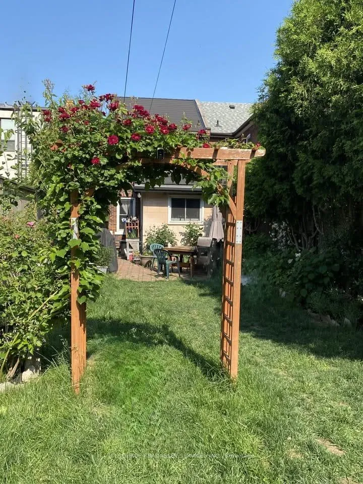 Photo 13 of 132 Ferguson Avenue N, Hamilton, Beasley — HOMEH