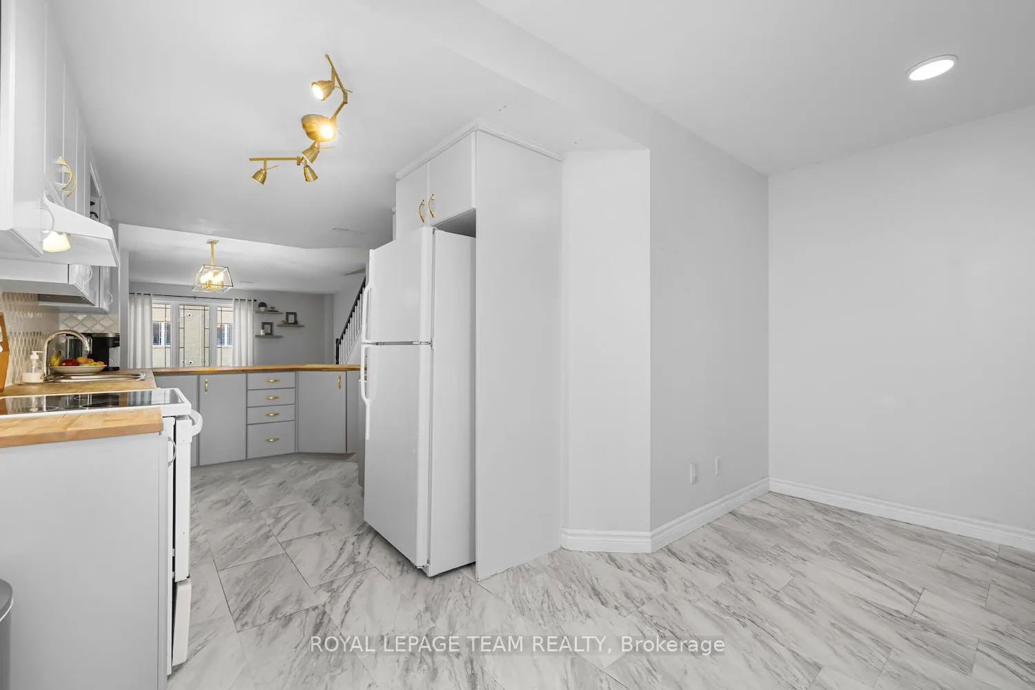 Photo 9 of 239 Paseo Private, Ottawa, Centrepointe — HOMEH