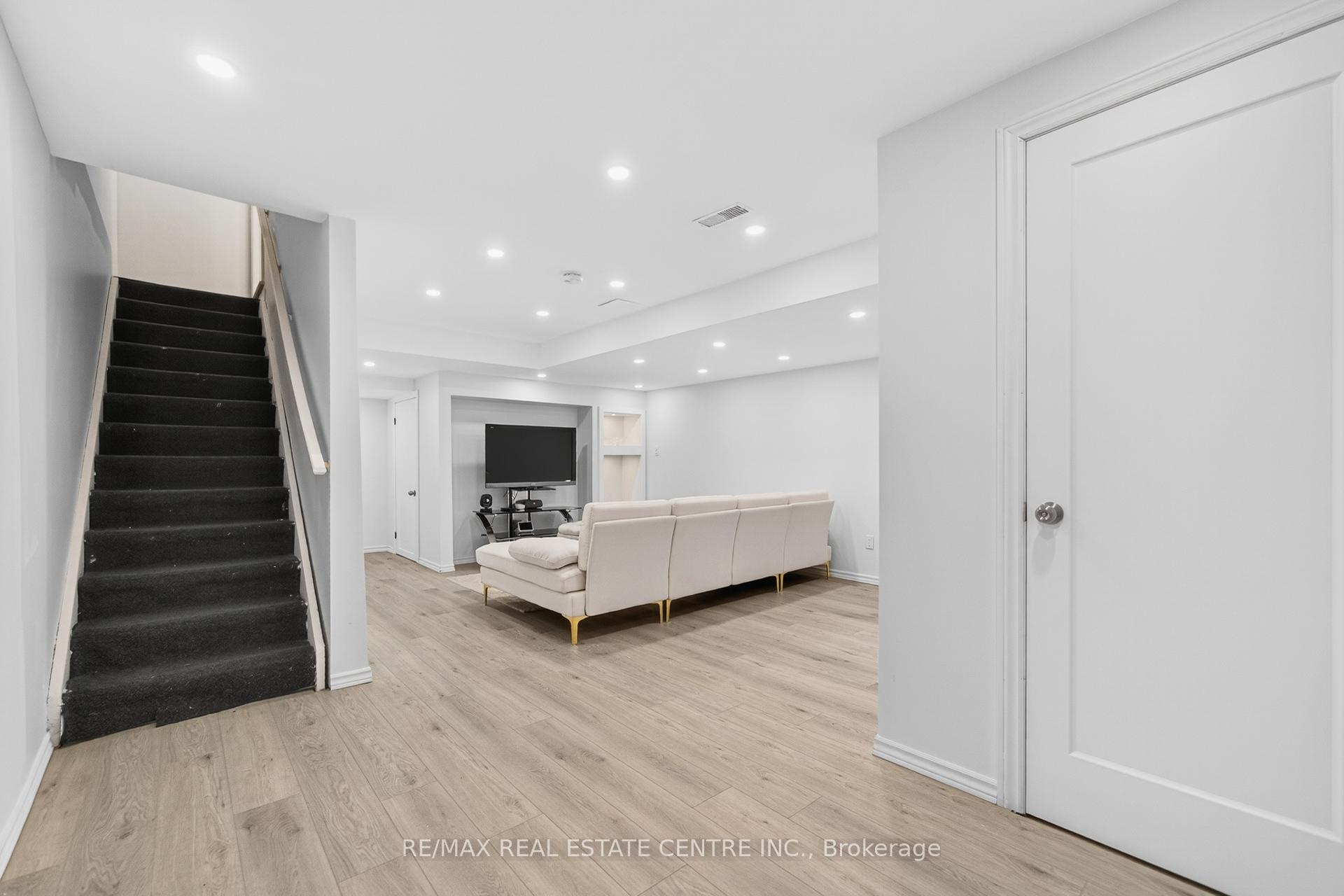 Photo 19 of 31 Martree Crescent, Brampton, Madoc — HOMEH