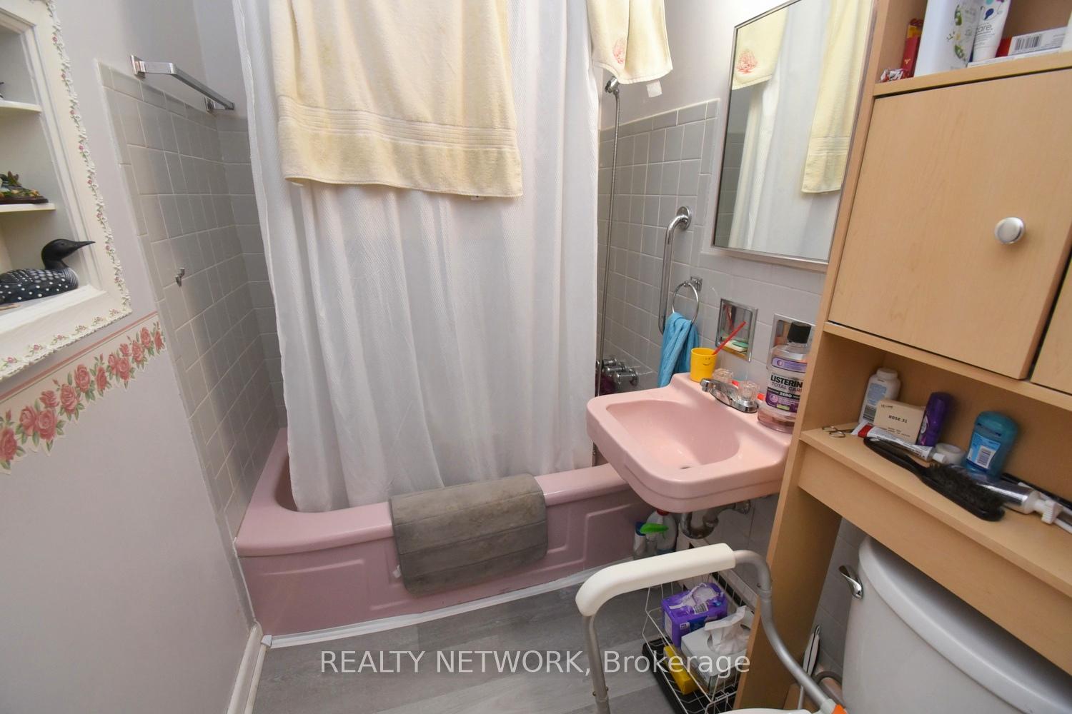 Photo 15 of Unit 505, 40 Robinson Street, Hamilton, Durand — HOMEH