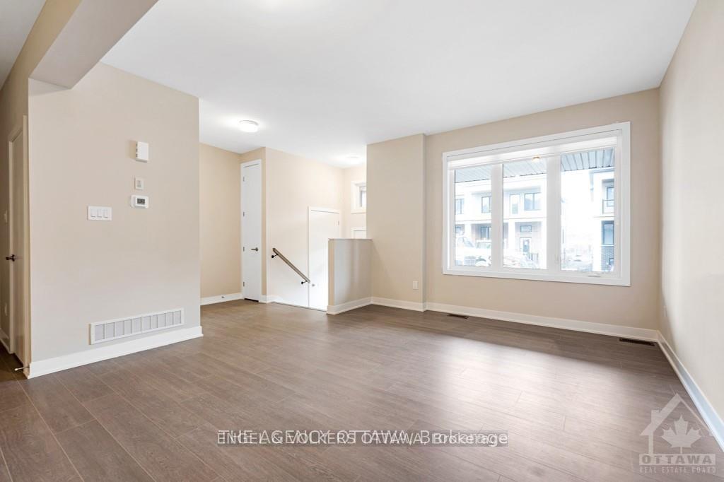 Photo 5 of 218 Speckled Alder Row, Ottawa, Barrhaven - Half Moon Bay — HOMEH