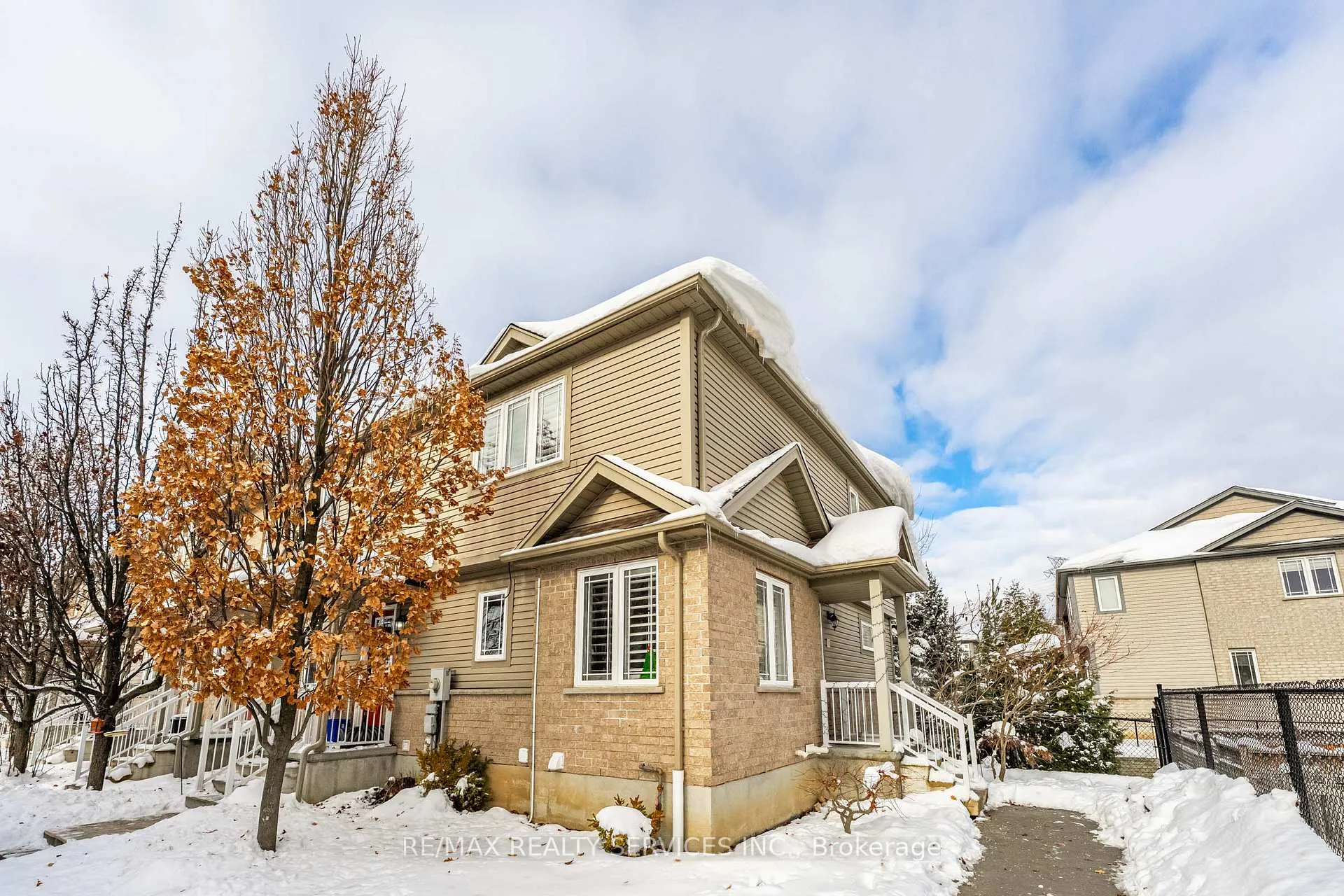 Photo 1 of Unit 32, 10 Foxglove Crescent, Kitchener, Larentian West — HOMEH