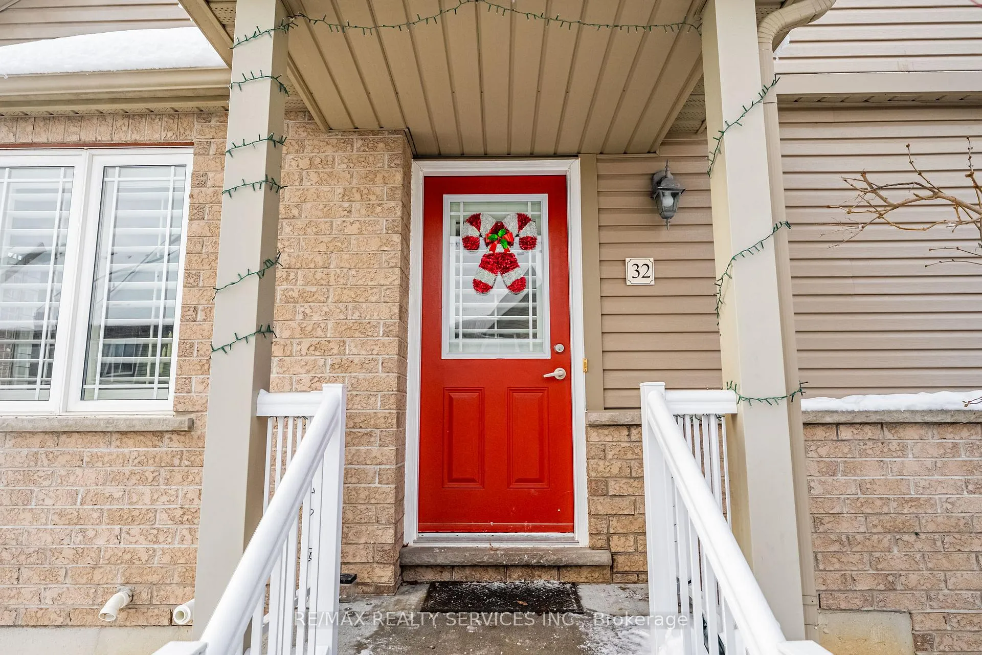 Photo 3 of Unit 32, 10 Foxglove Crescent, Kitchener, Larentian West — HOMEH