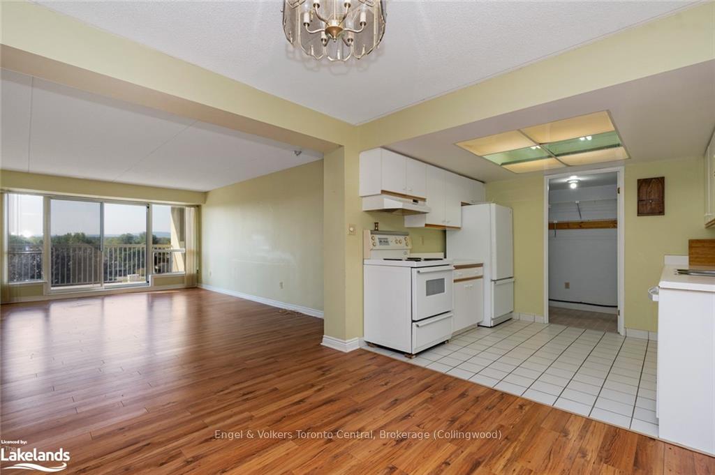 Photo 6 of 172 Eighth St S/s, Collingwood — HOMEH
