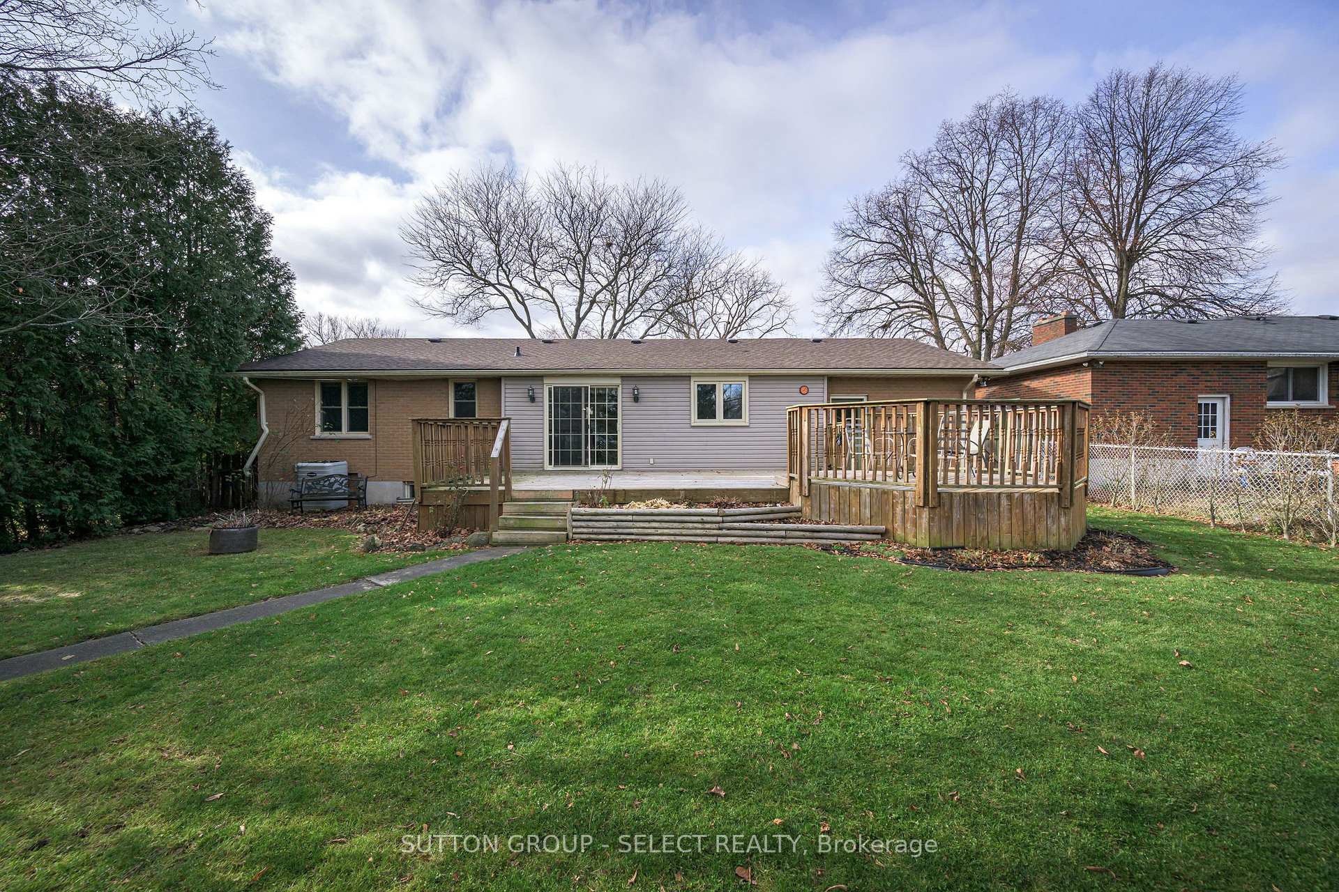 Photo 9 of 215 West Street, Central Elgin, Belmont — HOMEH