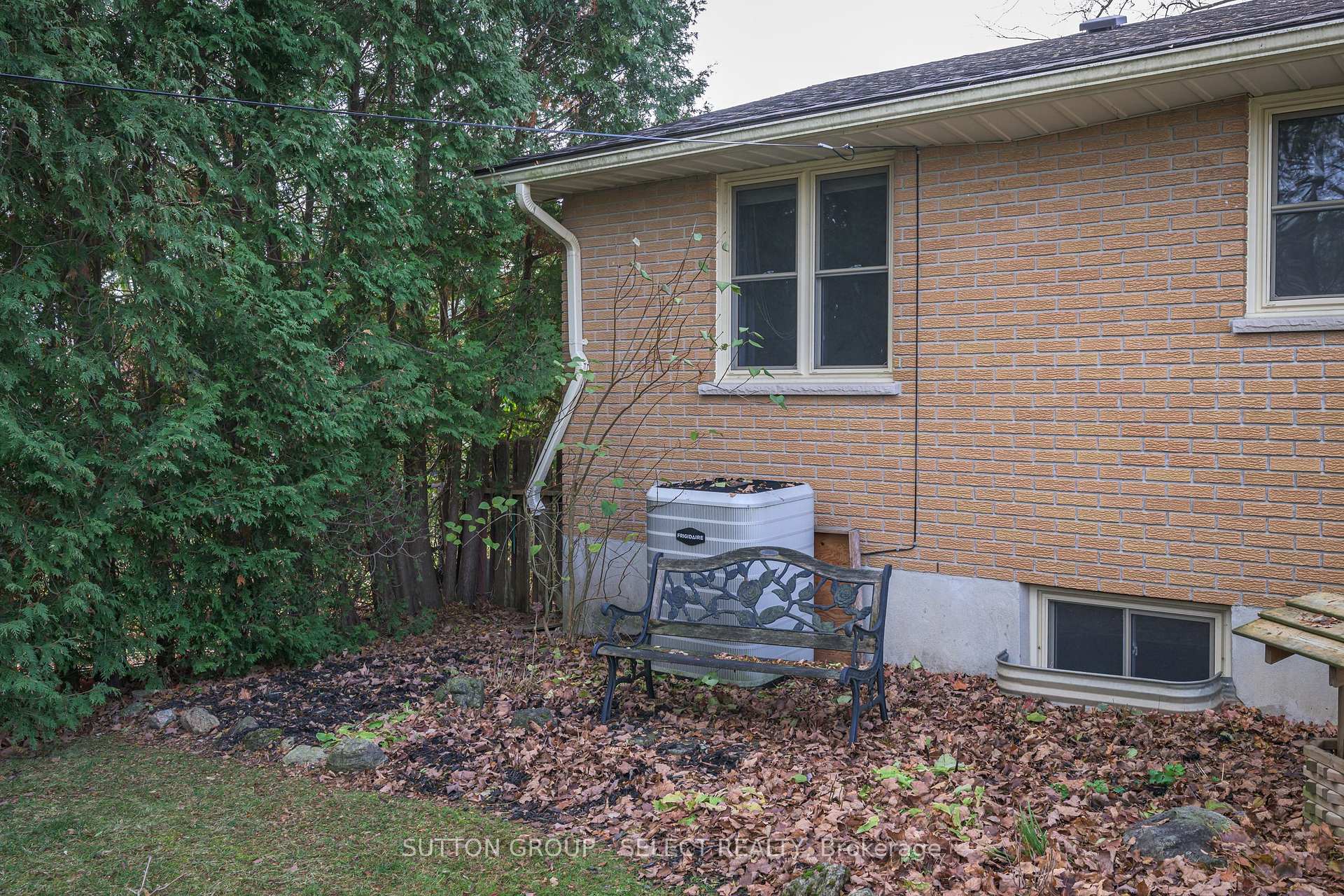 Photo 11 of 215 West Street, Central Elgin, Belmont — HOMEH
