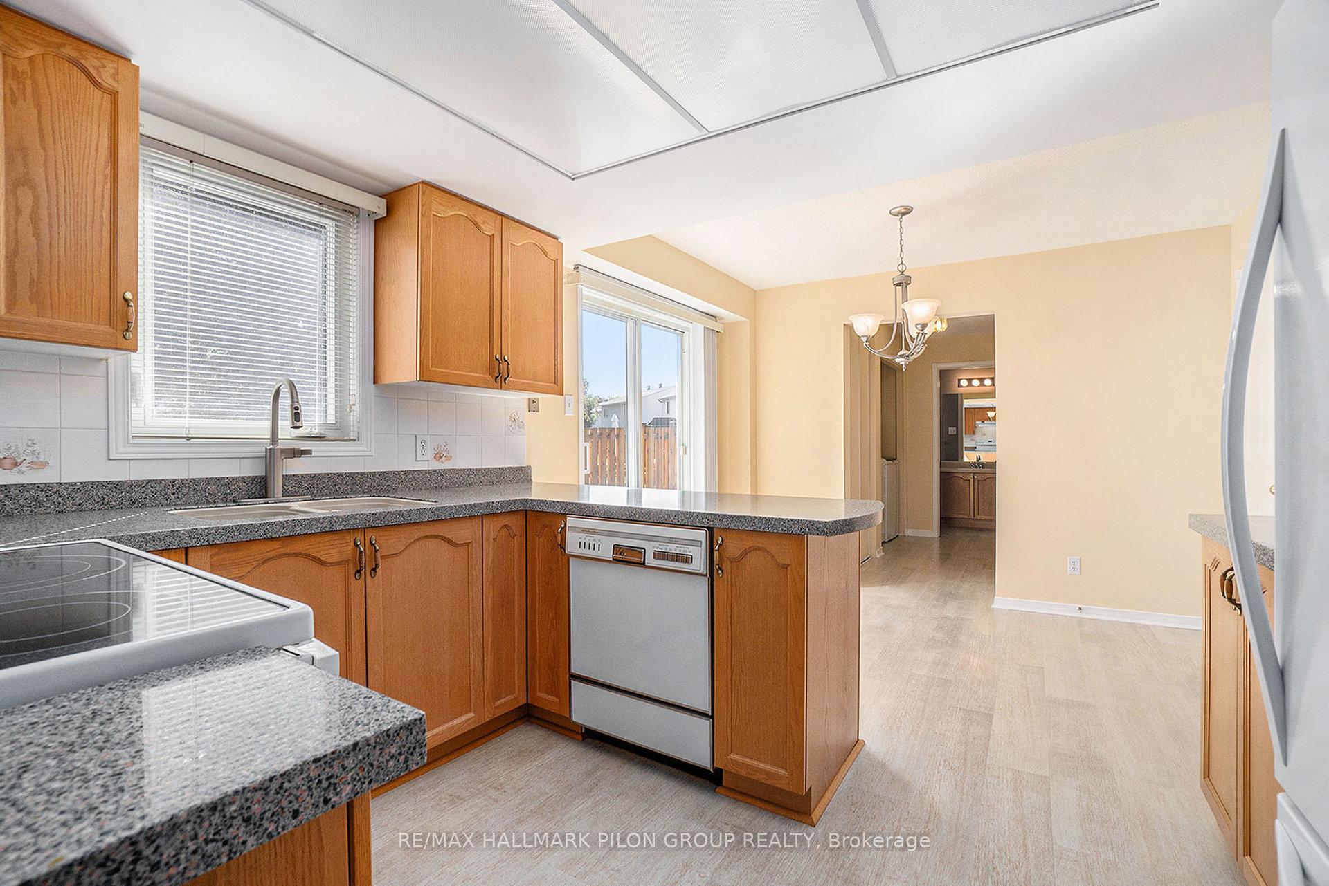 Photo 8 of 1290 Matheson Road, Ottawa, Carson Grove — HOMEH