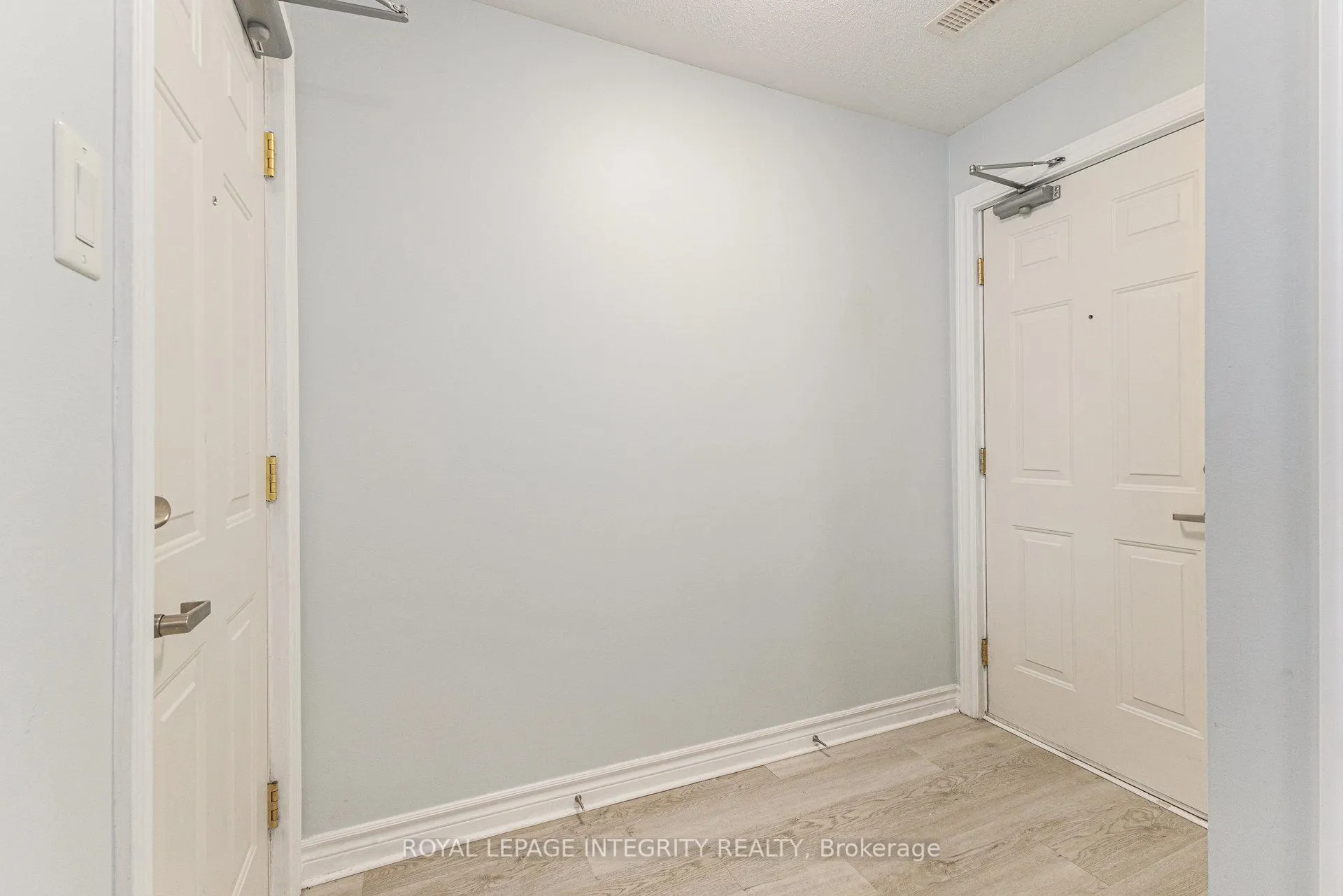 Photo 3 of Unit 8, 188 Paseo Private, Ottawa, Centrepointe — HOMEH