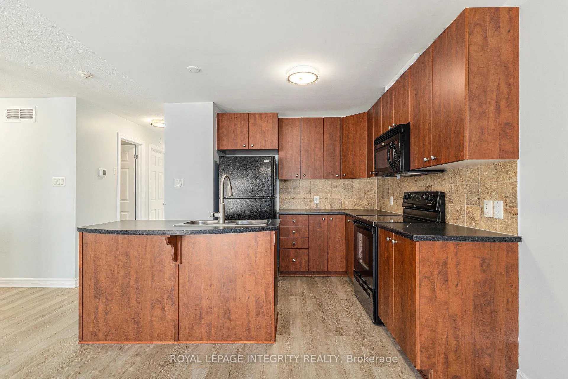 Photo 10 of Unit 8, 188 Paseo Private, Ottawa, Centrepointe — HOMEH