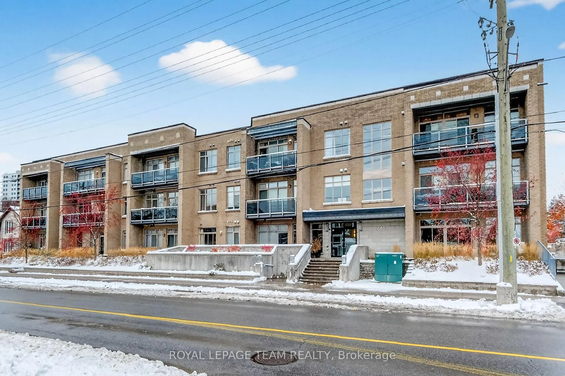 Front of Unit 306, 682 Churchill Avenue N