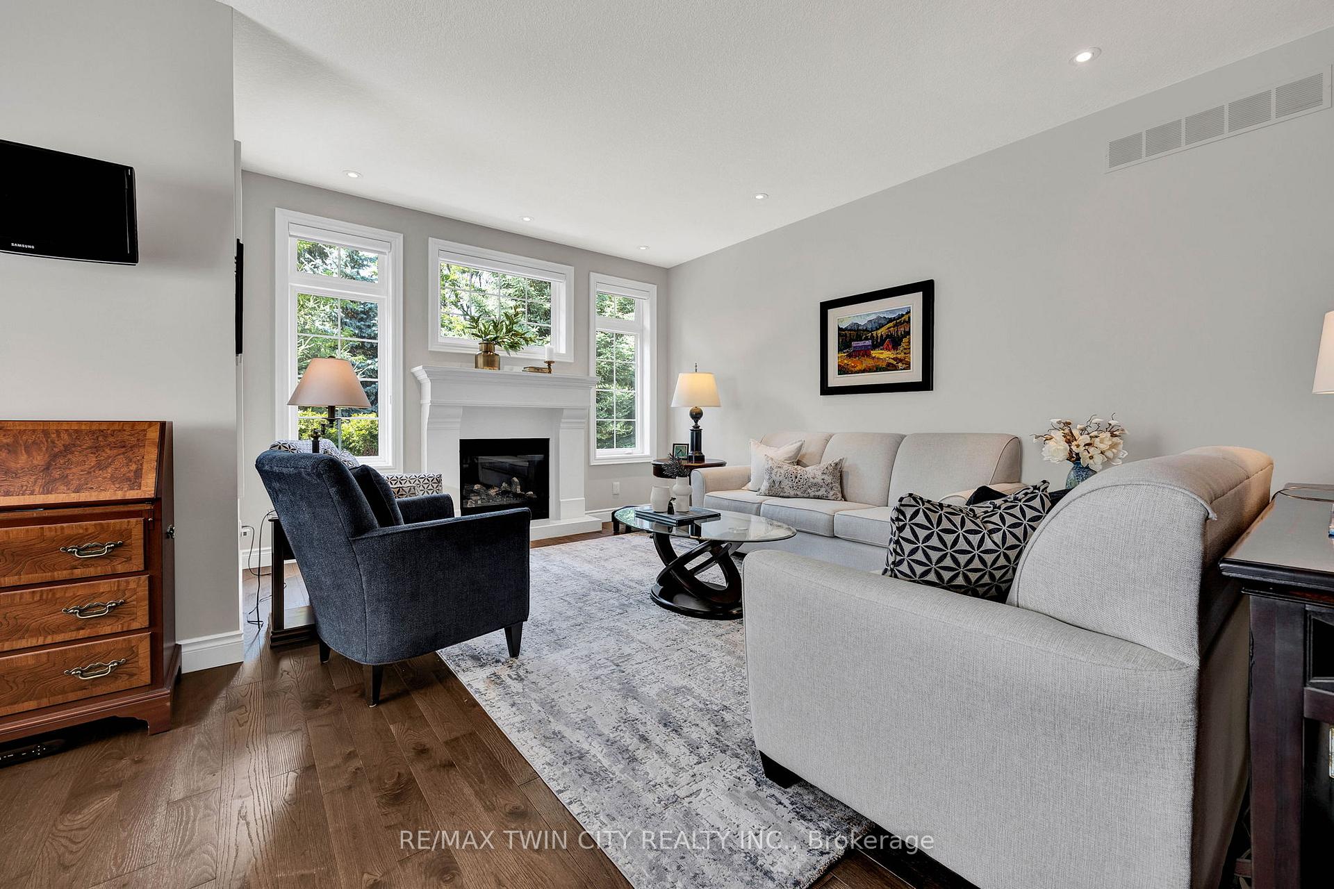 Photo 2 of Unit 16, 435 Winchester Drive, Waterloo — HOMEH