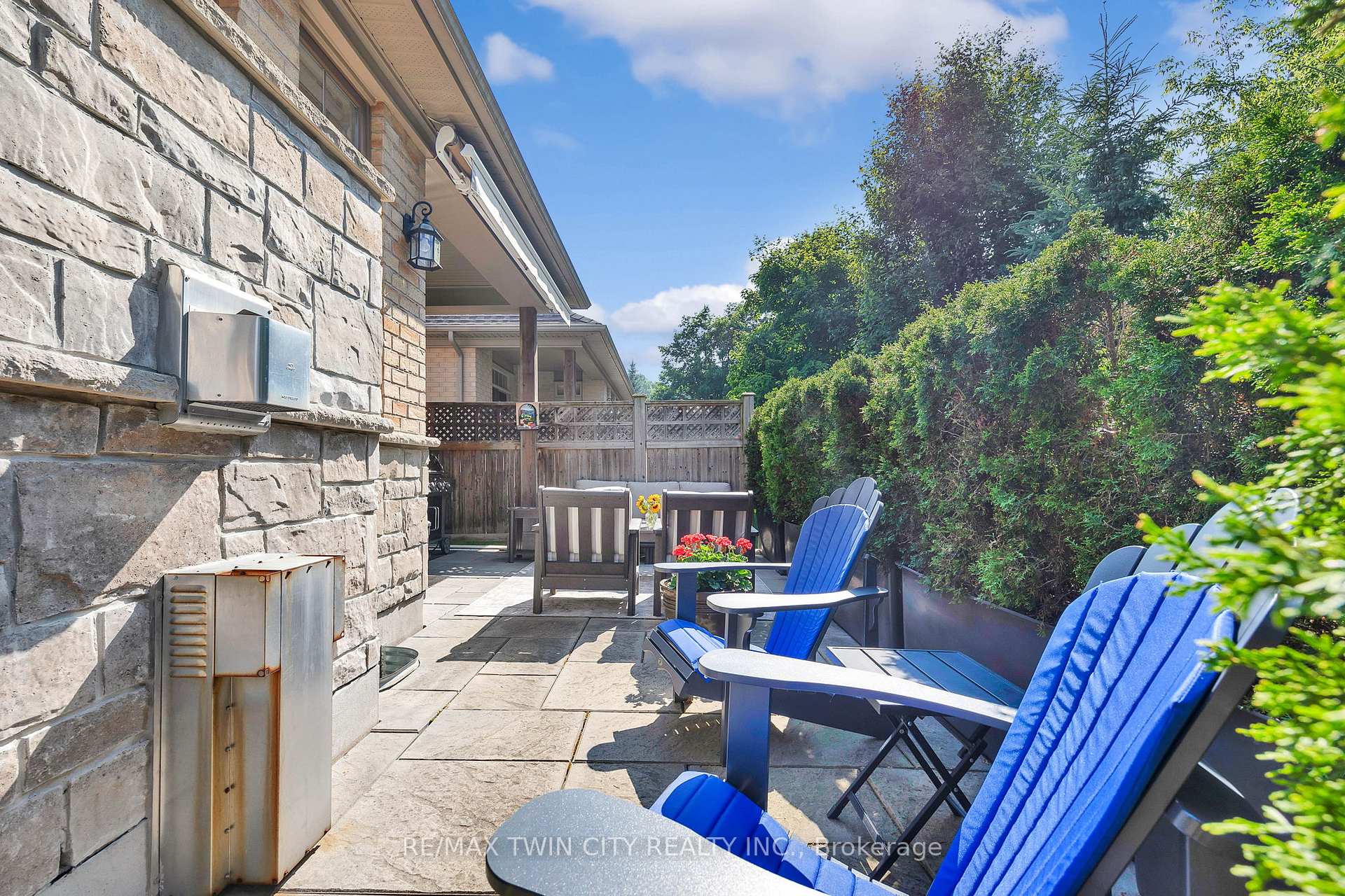 Photo 31 of Unit 16, 435 Winchester Drive, Waterloo — HOMEH