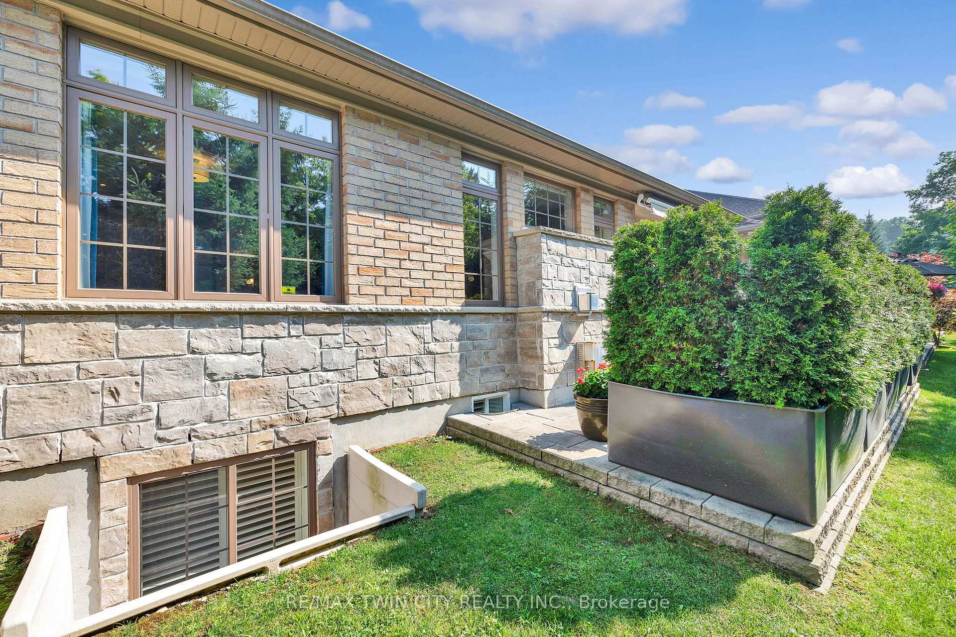 Photo 32 of Unit 16, 435 Winchester Drive, Waterloo — HOMEH