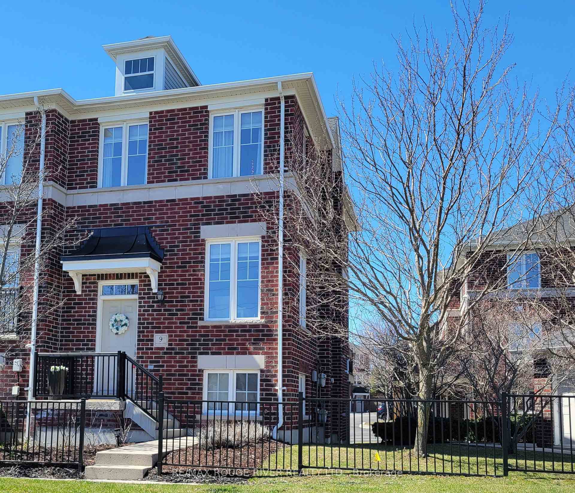 Front of Unit 9, 571 Longworth Avenue