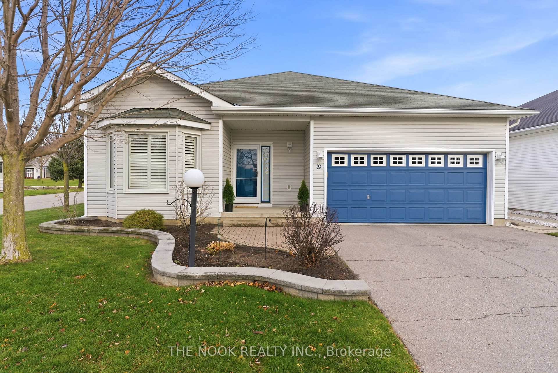 Photo 1 of 19 Heatherlea Drive, Clarington, Bowmanville — HOMEH