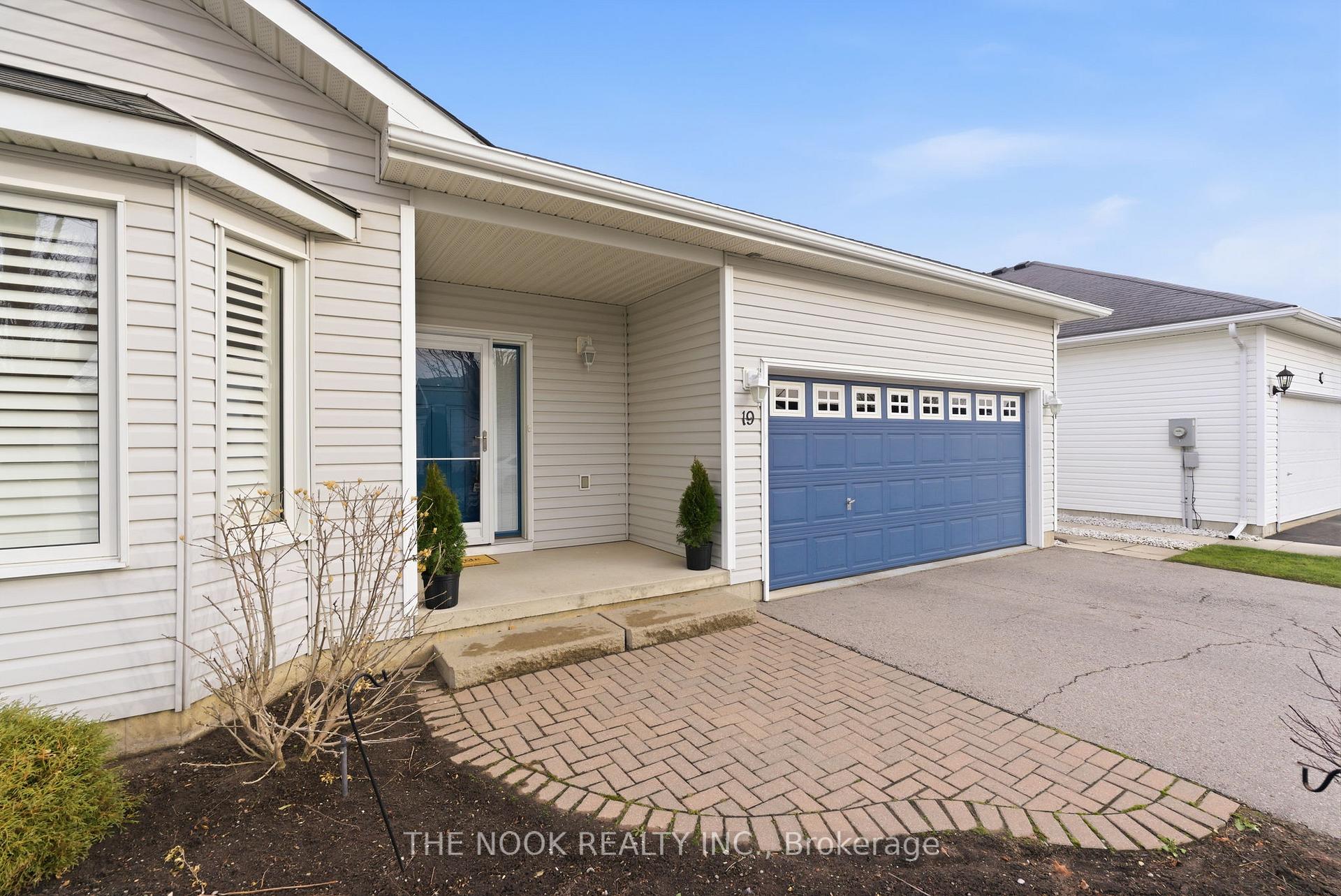 Photo 3 of 19 Heatherlea Drive, Clarington, Bowmanville — HOMEH