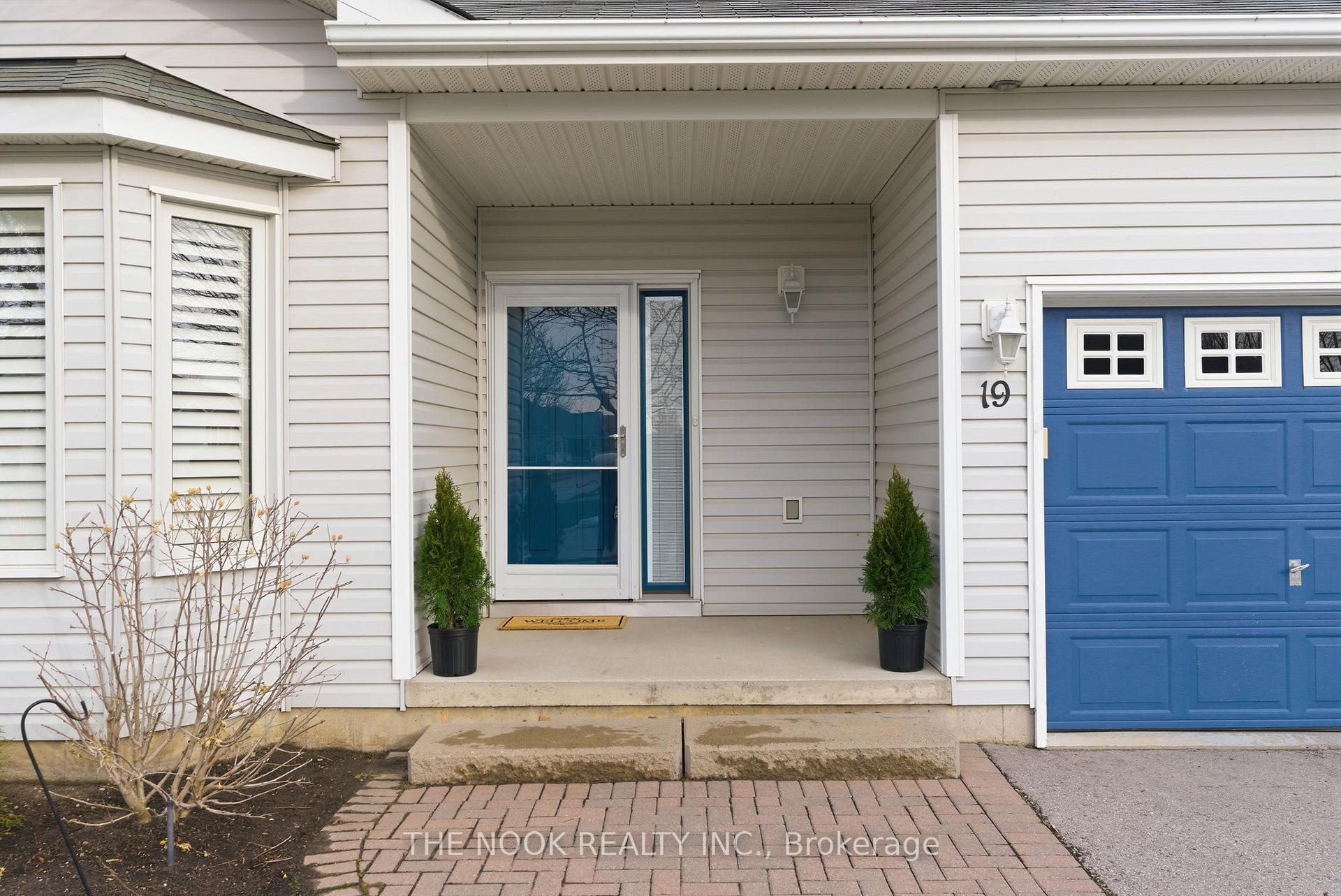 Photo 4 of 19 Heatherlea Drive, Clarington, Bowmanville — HOMEH