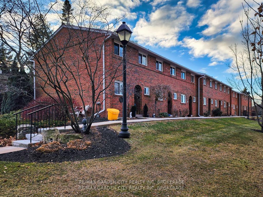 Front of Unit 3, 125 Livingston Avenue