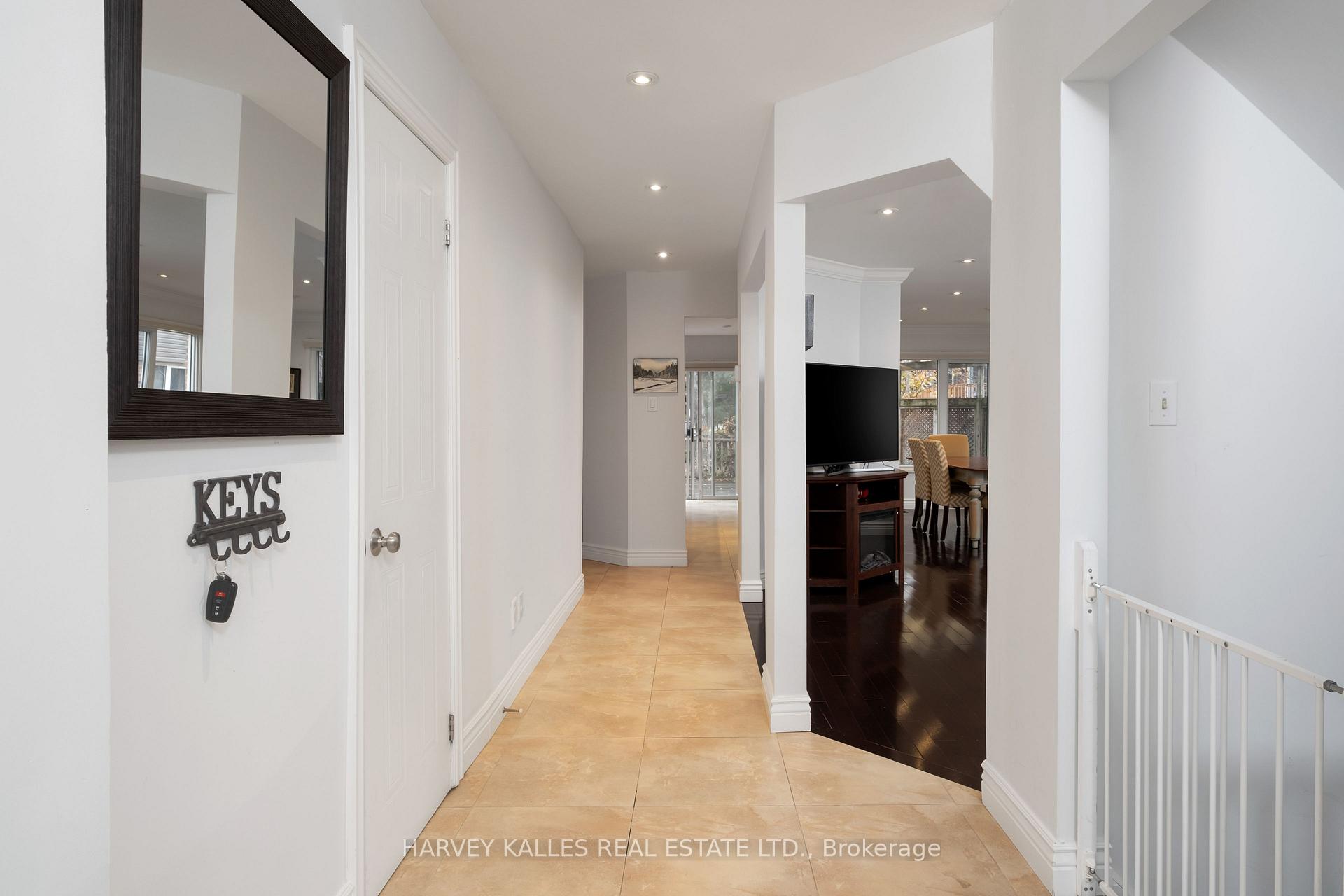 Photo 4 of 14 Beaumont Place, Vaughan, Uplands — HOMEH