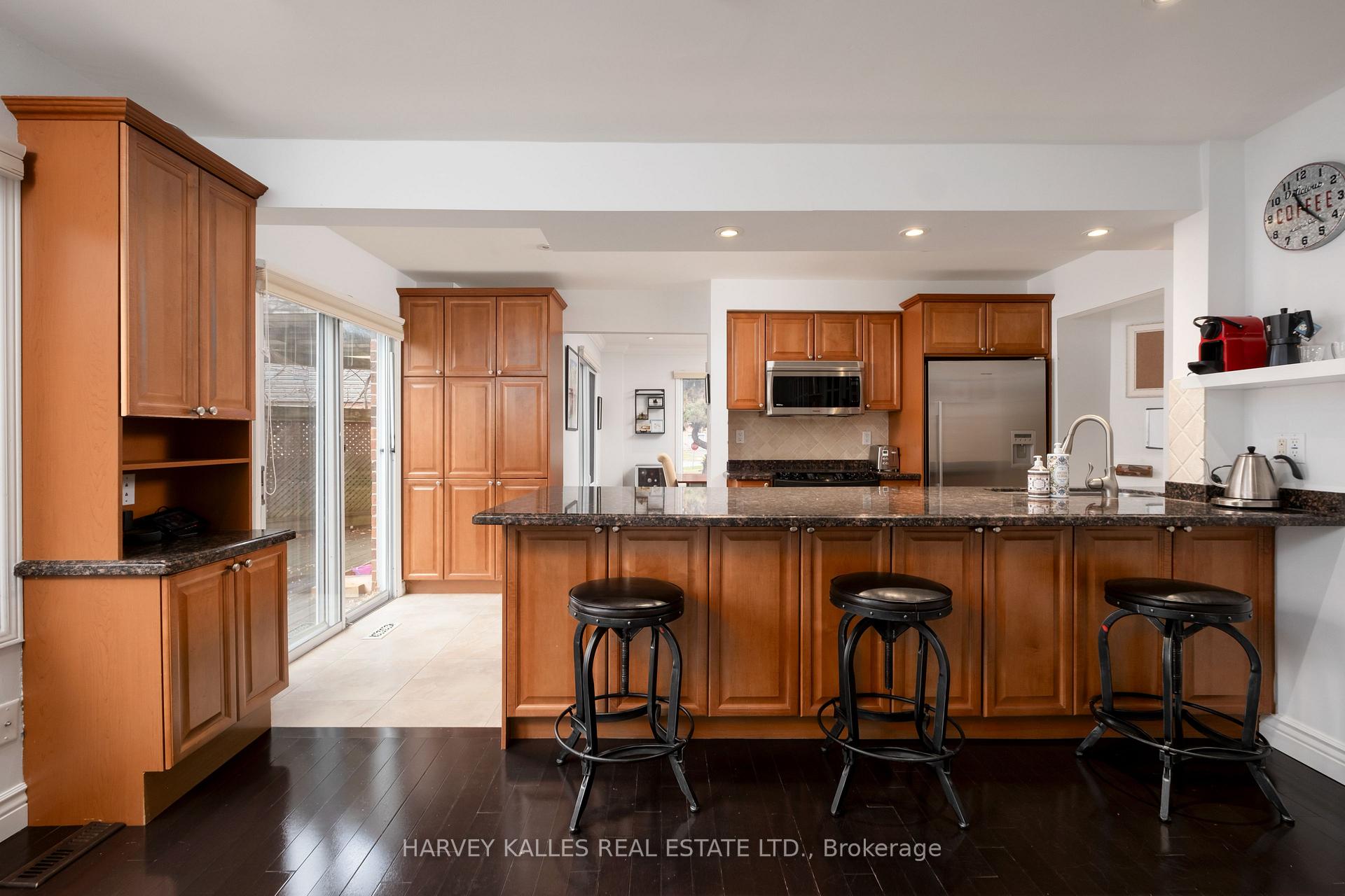 Photo 9 of 14 Beaumont Place, Vaughan, Uplands — HOMEH