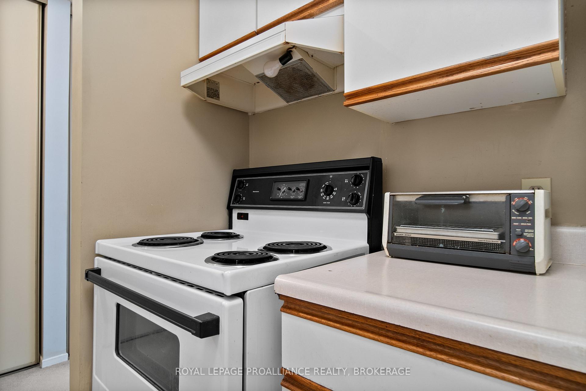 Photo 8 of Unit 405, 550 Talbot Place, Gananoque — HOMEH