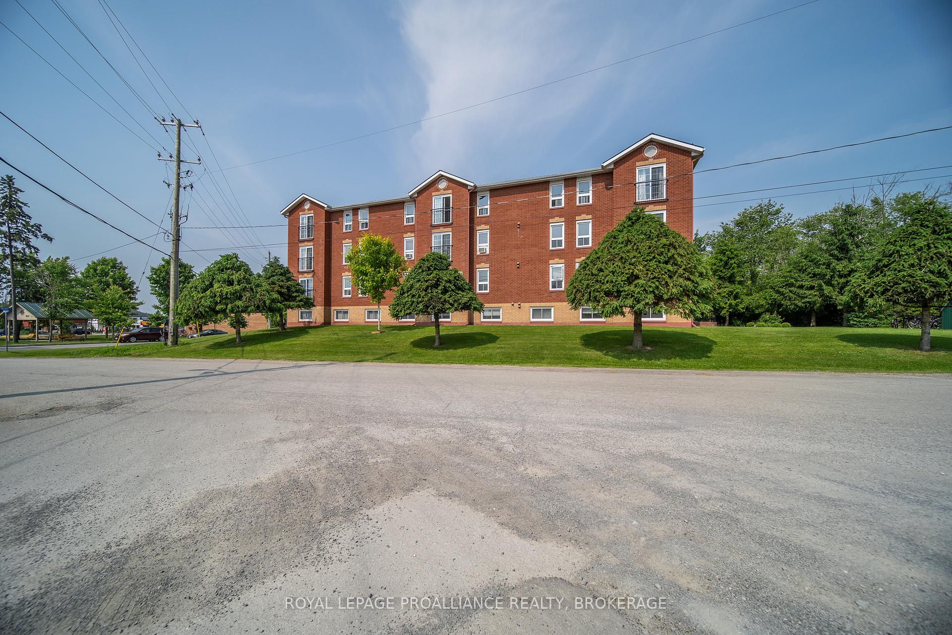 Photo 32 of Unit 405, 550 Talbot Place, Gananoque — HOMEH