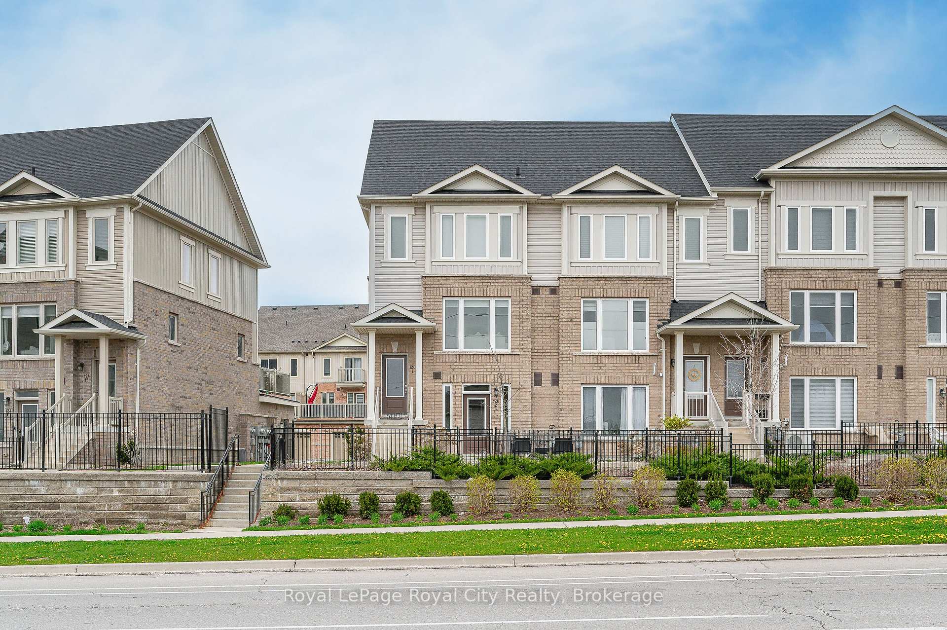 Photo 2 of Unit 2, 126 Watson Parkway N, Guelph, Grange Road — HOMEH