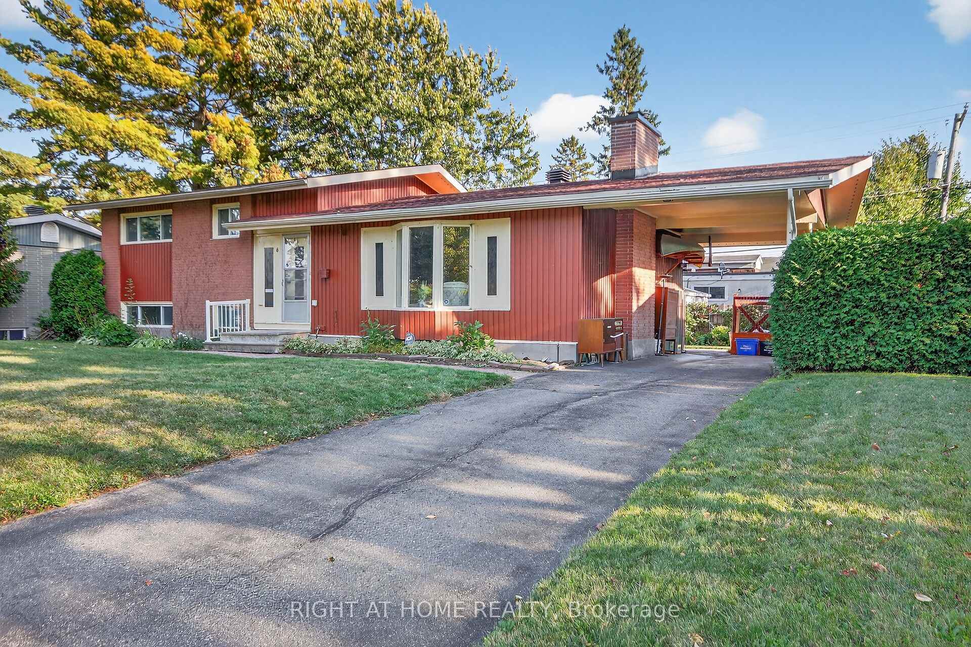 Photo 1 of 6 Higwood Drive, Ottawa, Borden Farm/Stewart Farm/Carleton Heights/Parkwood Hills — HOMEH