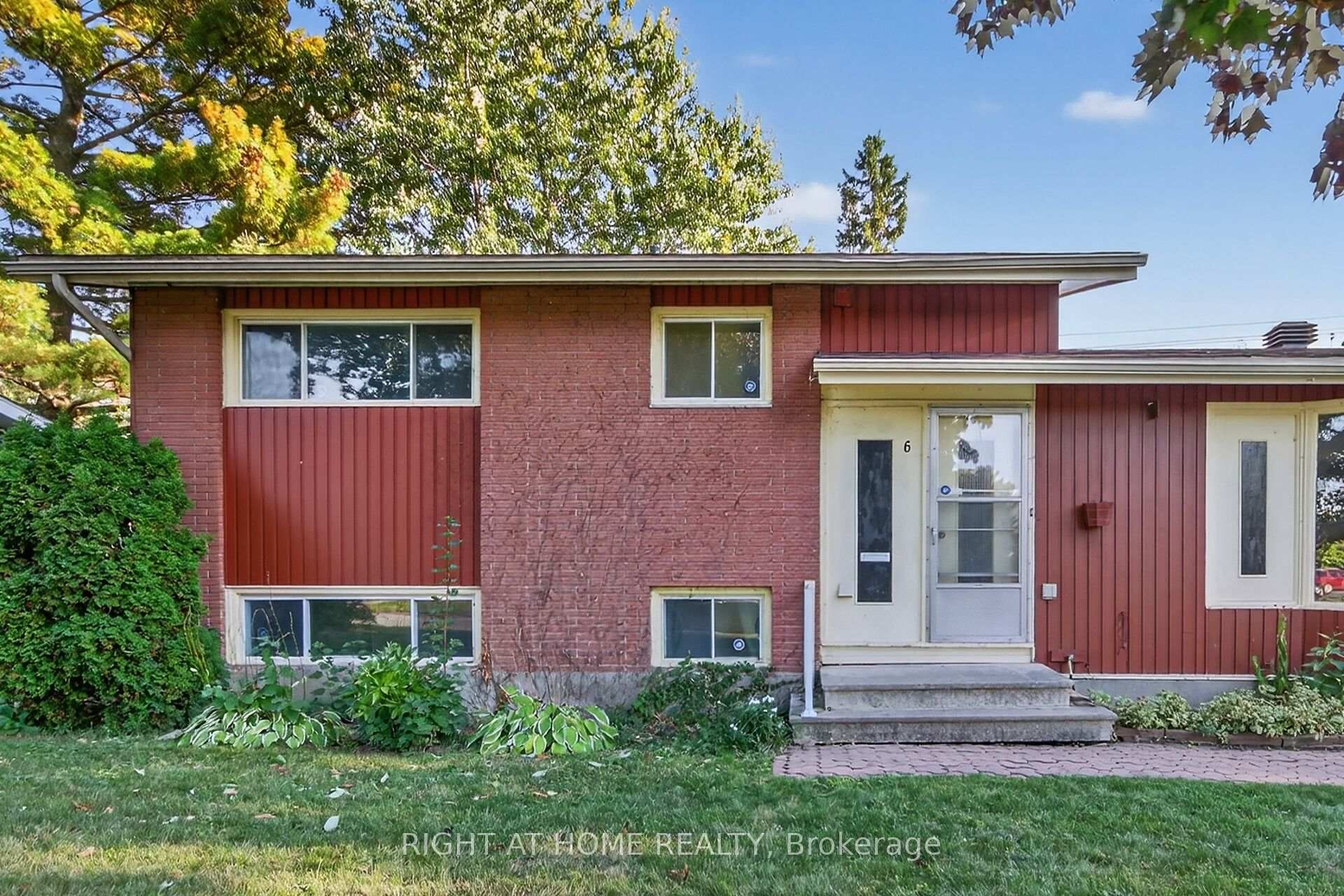 Photo 2 of 6 Higwood Drive, Ottawa, Borden Farm/Stewart Farm/Carleton Heights/Parkwood Hills — HOMEH