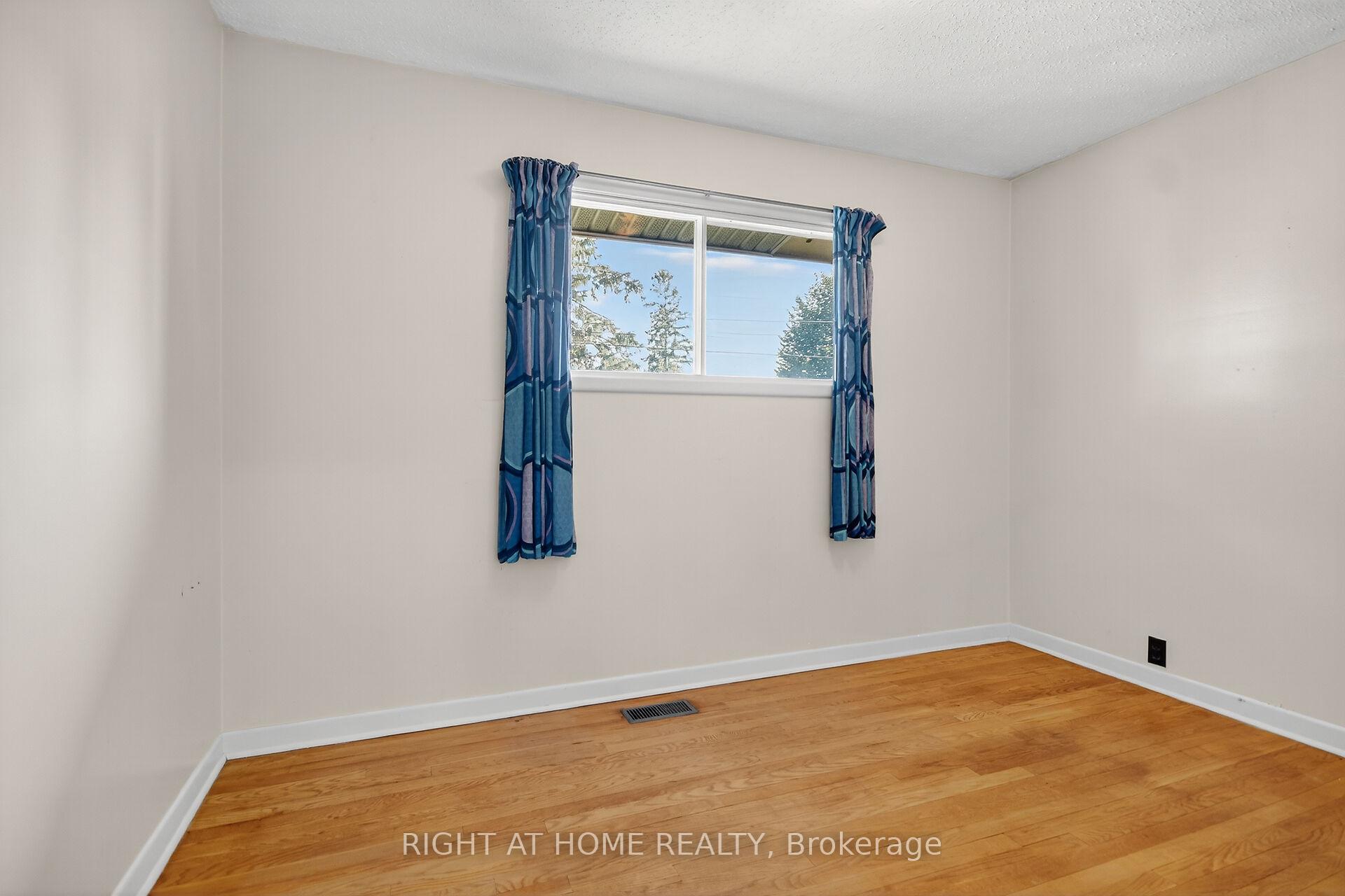 Photo 19 of 6 Higwood Drive, Ottawa, Borden Farm/Stewart Farm/Carleton Heights/Parkwood Hills — HOMEH
