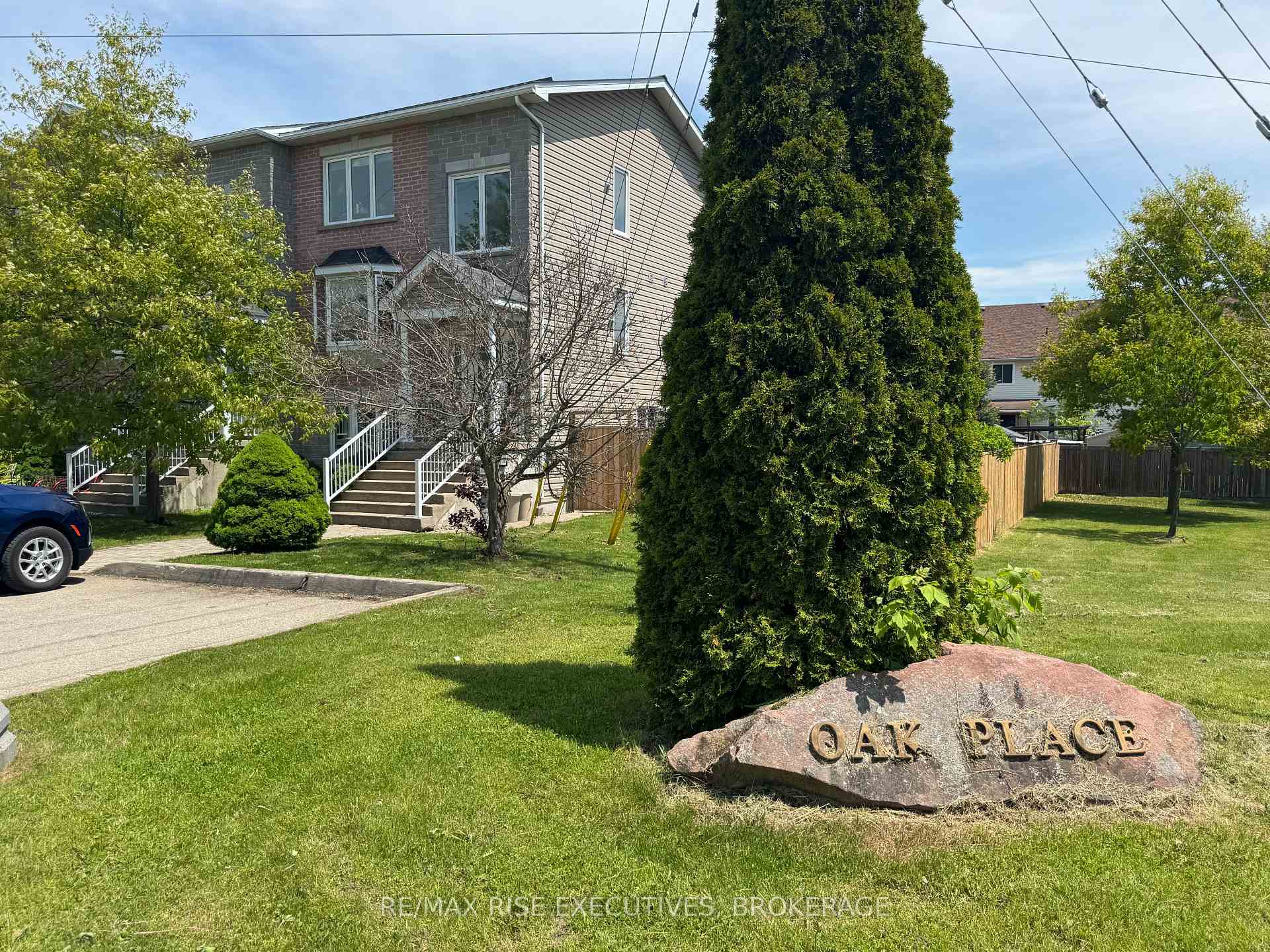 Photo 1 of 211 Oak Street, Gananoque — HOMEH