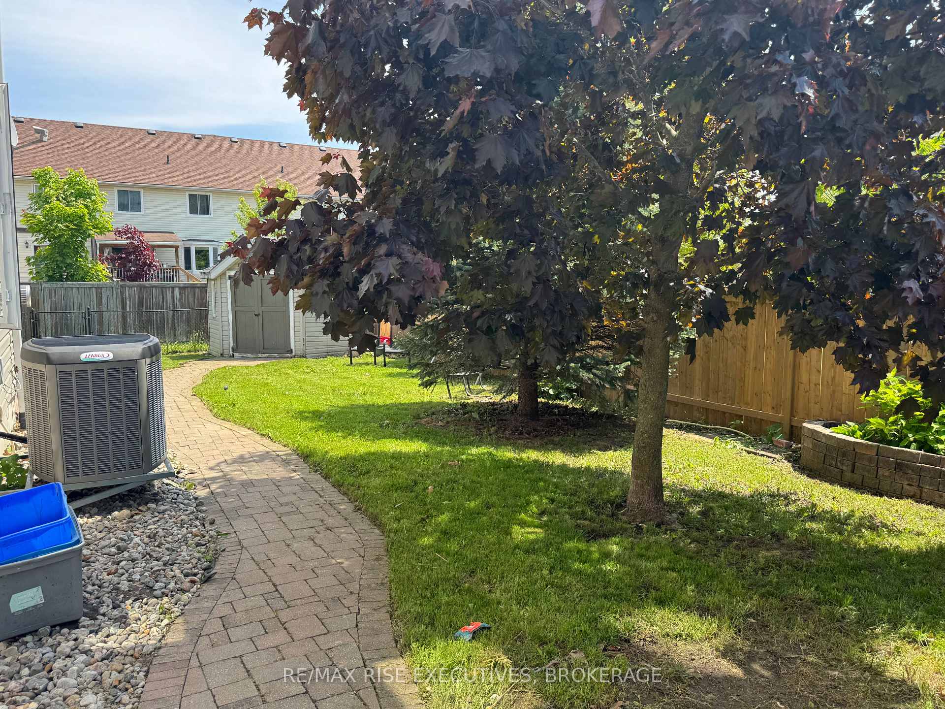 Photo 3 of 211 Oak Street, Gananoque — HOMEH