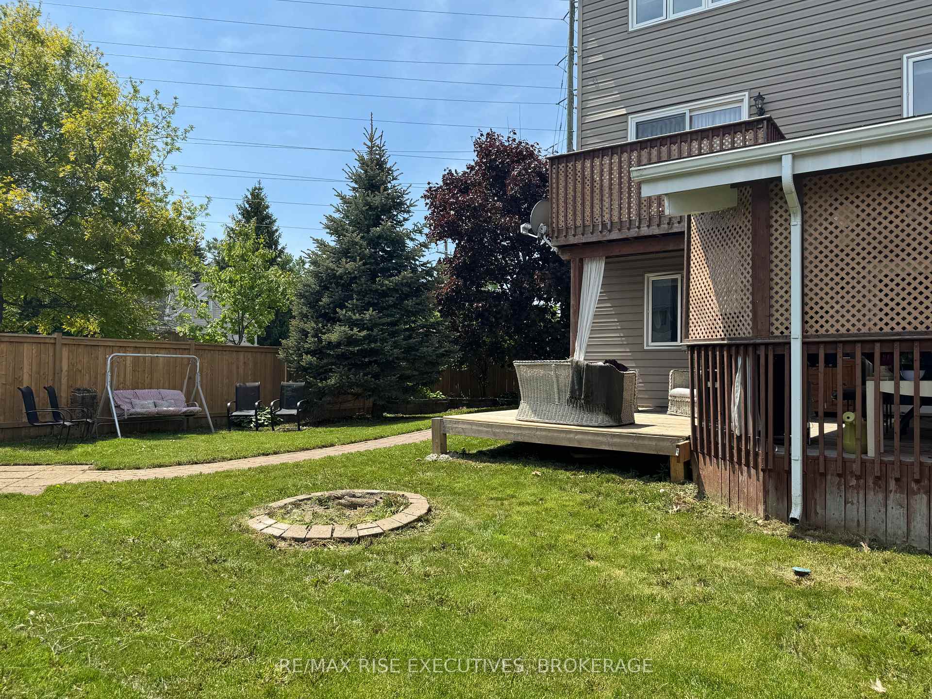 Photo 4 of 211 Oak Street, Gananoque — HOMEH