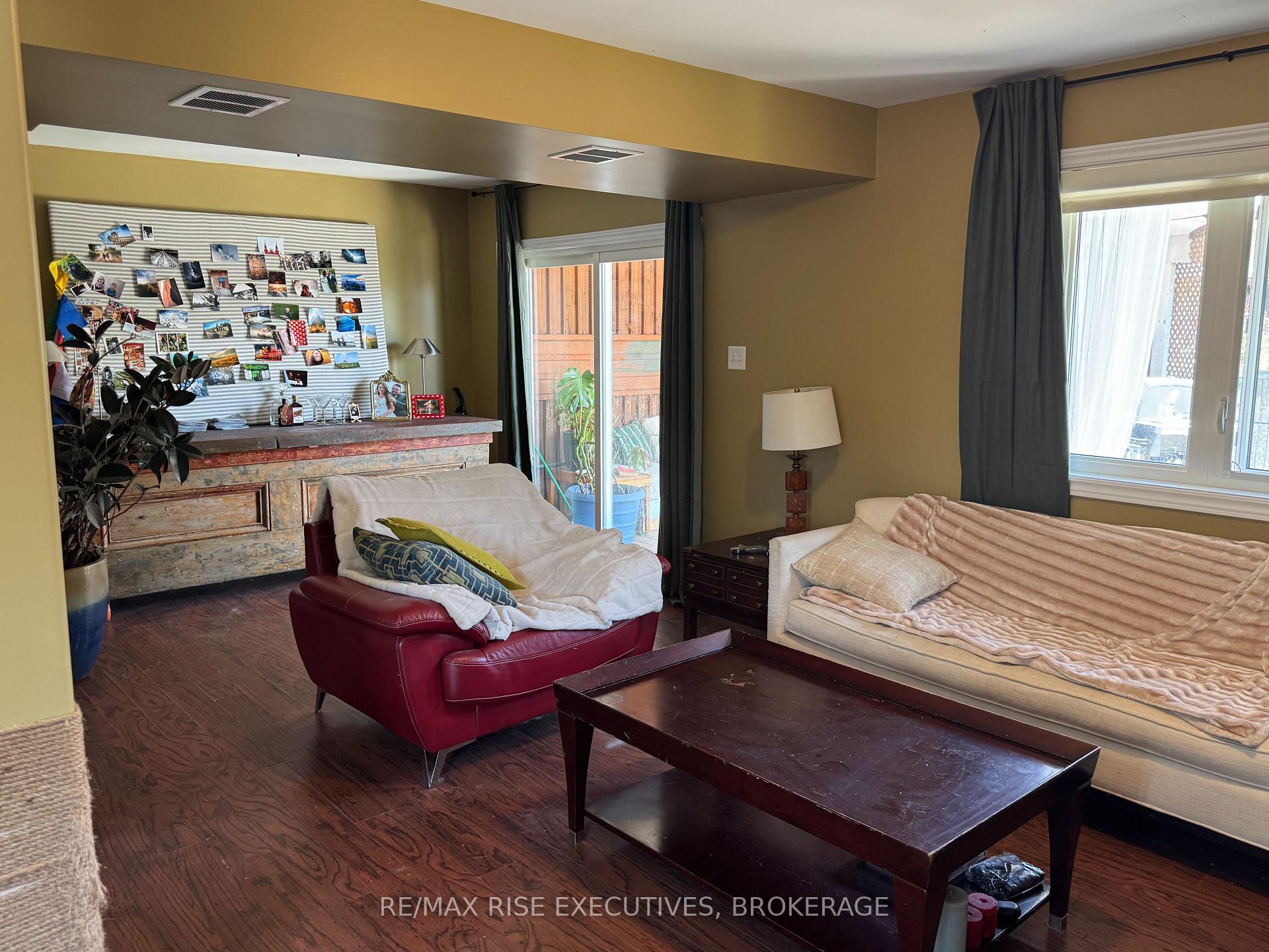 Photo 11 of 211 Oak Street, Gananoque — HOMEH