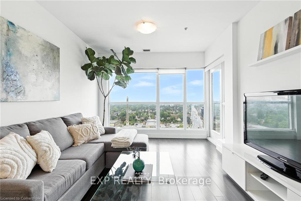 Front of Unit 1403, 1 Victoria Street S