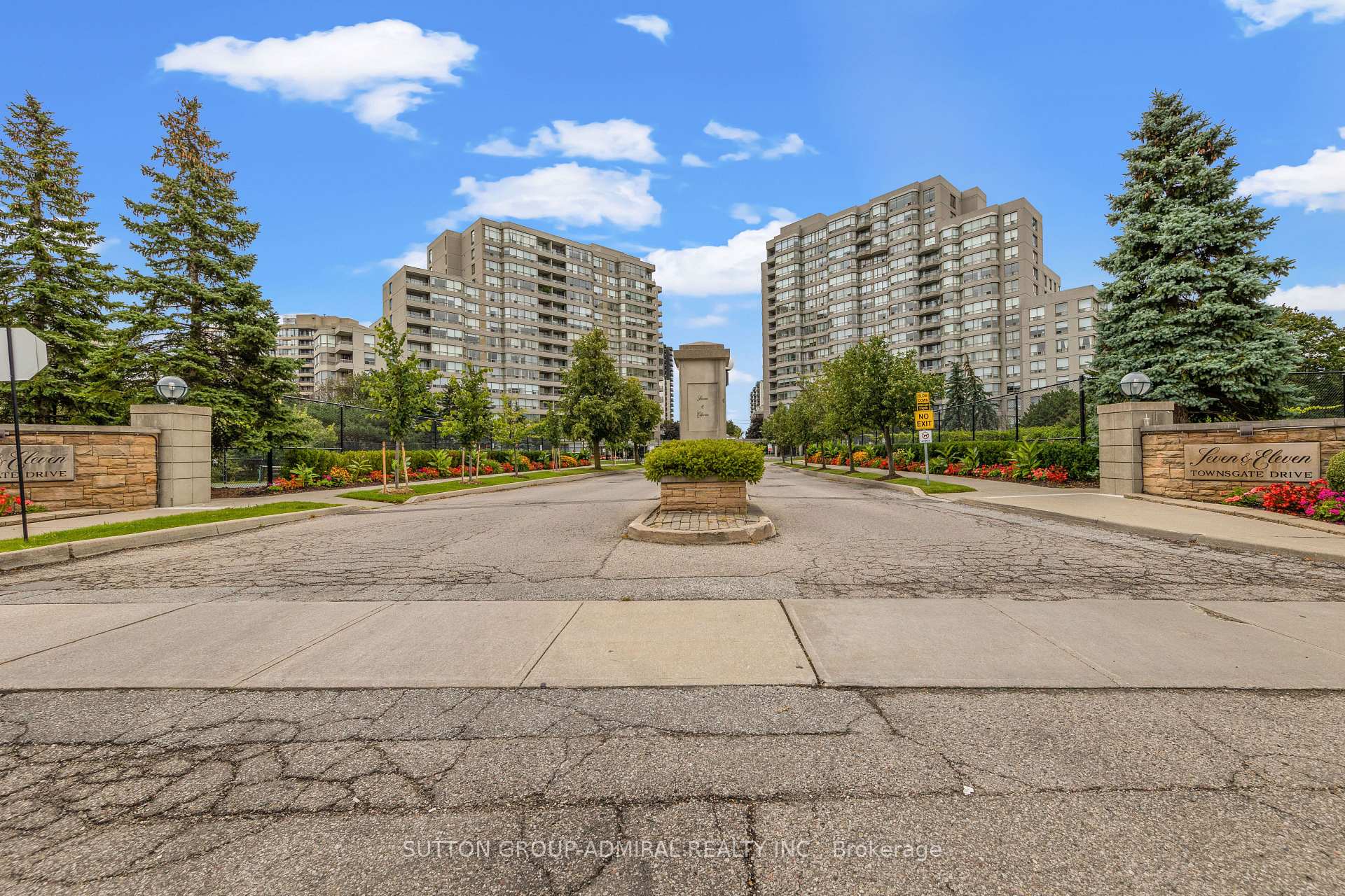 Photo 1 of Unit 304, 11 Townsgate Drive, Vaughan, Crestwood-Springfarm-Yorkhill — HOMEH