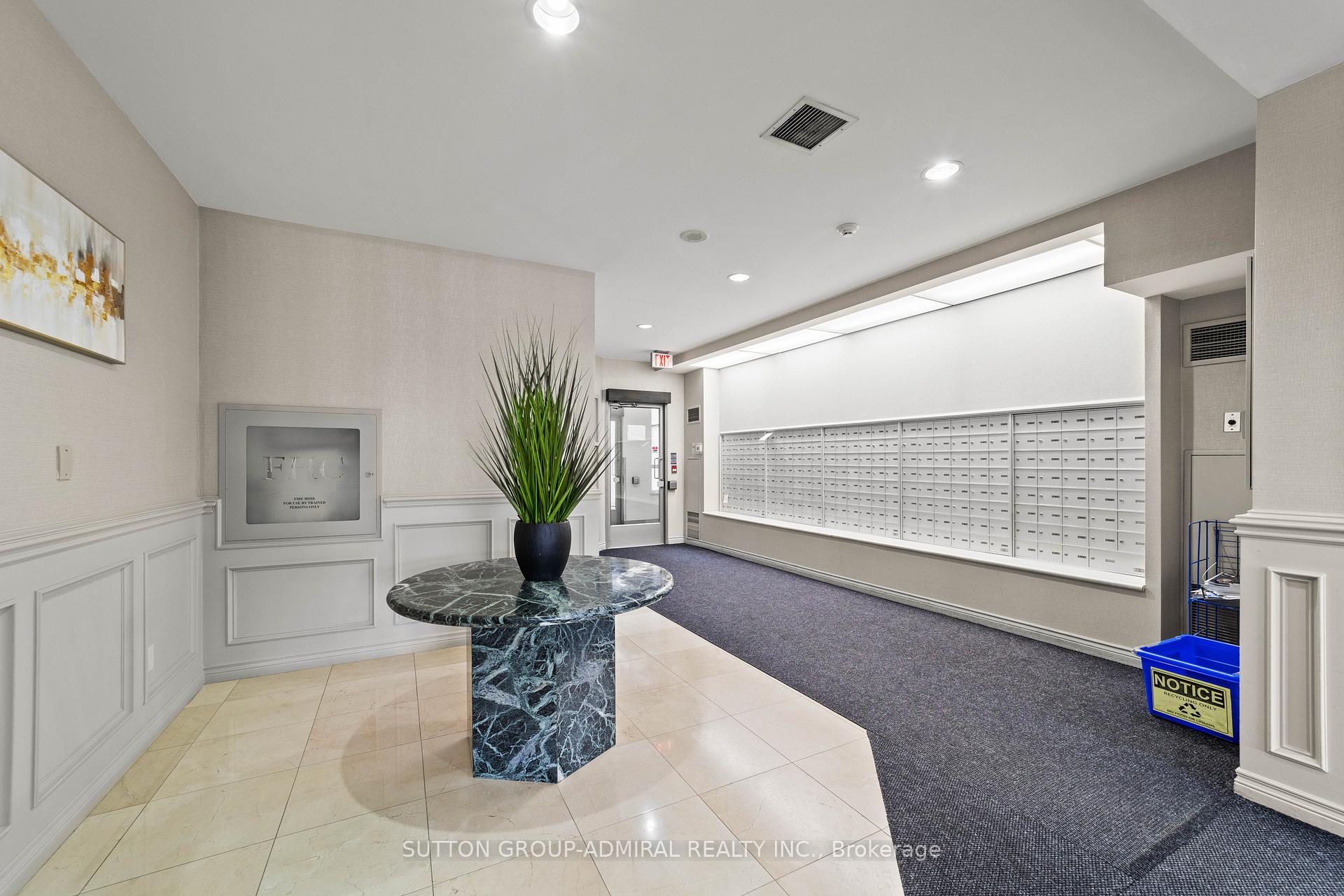 Photo 8 of Unit 304, 11 Townsgate Drive, Vaughan, Crestwood-Springfarm-Yorkhill — HOMEH