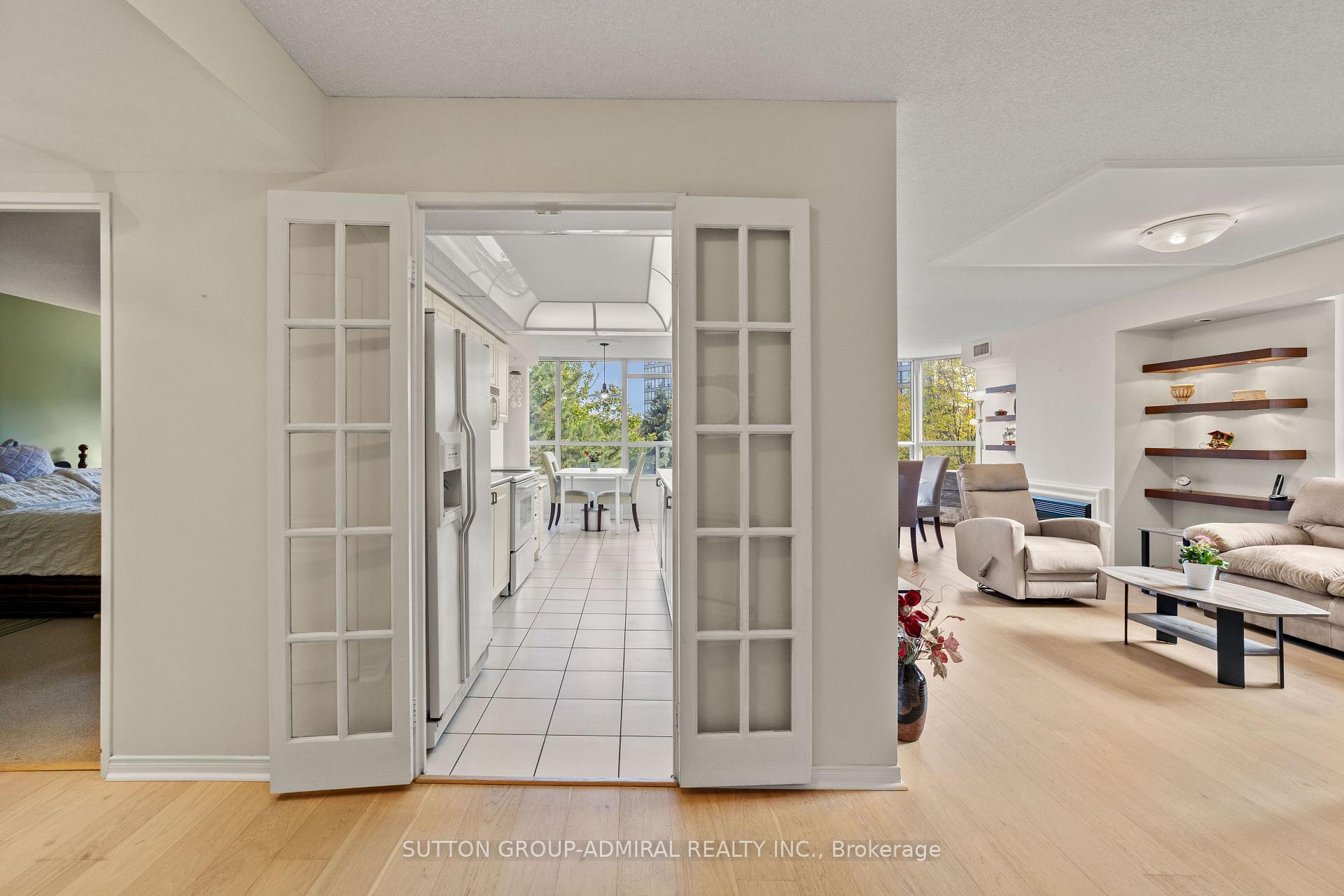 Photo 13 of Unit 304, 11 Townsgate Drive, Vaughan, Crestwood-Springfarm-Yorkhill — HOMEH