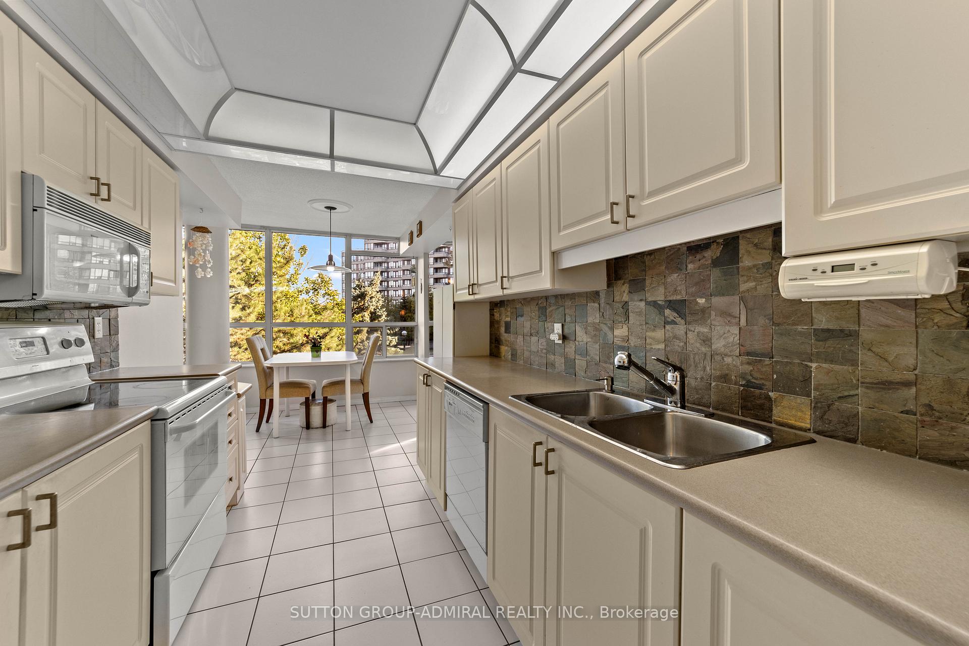 Photo 20 of Unit 304, 11 Townsgate Drive, Vaughan, Crestwood-Springfarm-Yorkhill — HOMEH