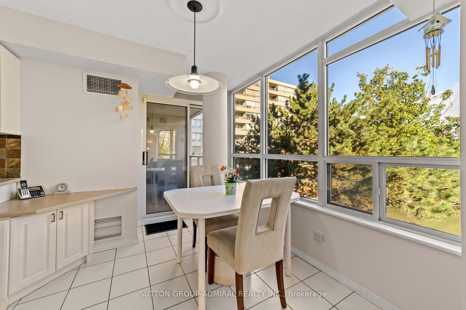 Photo 22 of Unit 304, 11 Townsgate Drive, Vaughan, Crestwood-Springfarm-Yorkhill — HOMEH