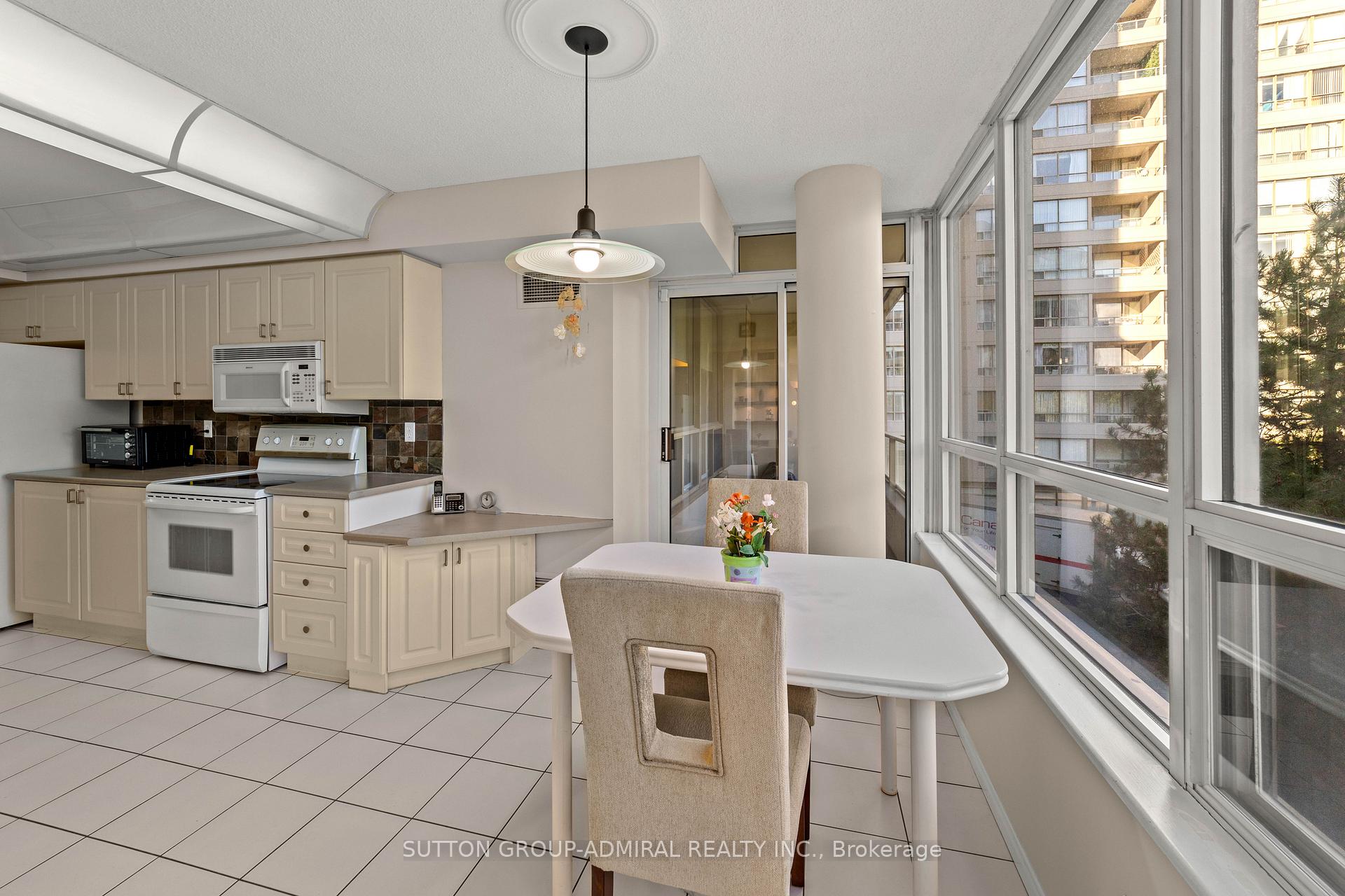 Photo 24 of Unit 304, 11 Townsgate Drive, Vaughan, Crestwood-Springfarm-Yorkhill — HOMEH