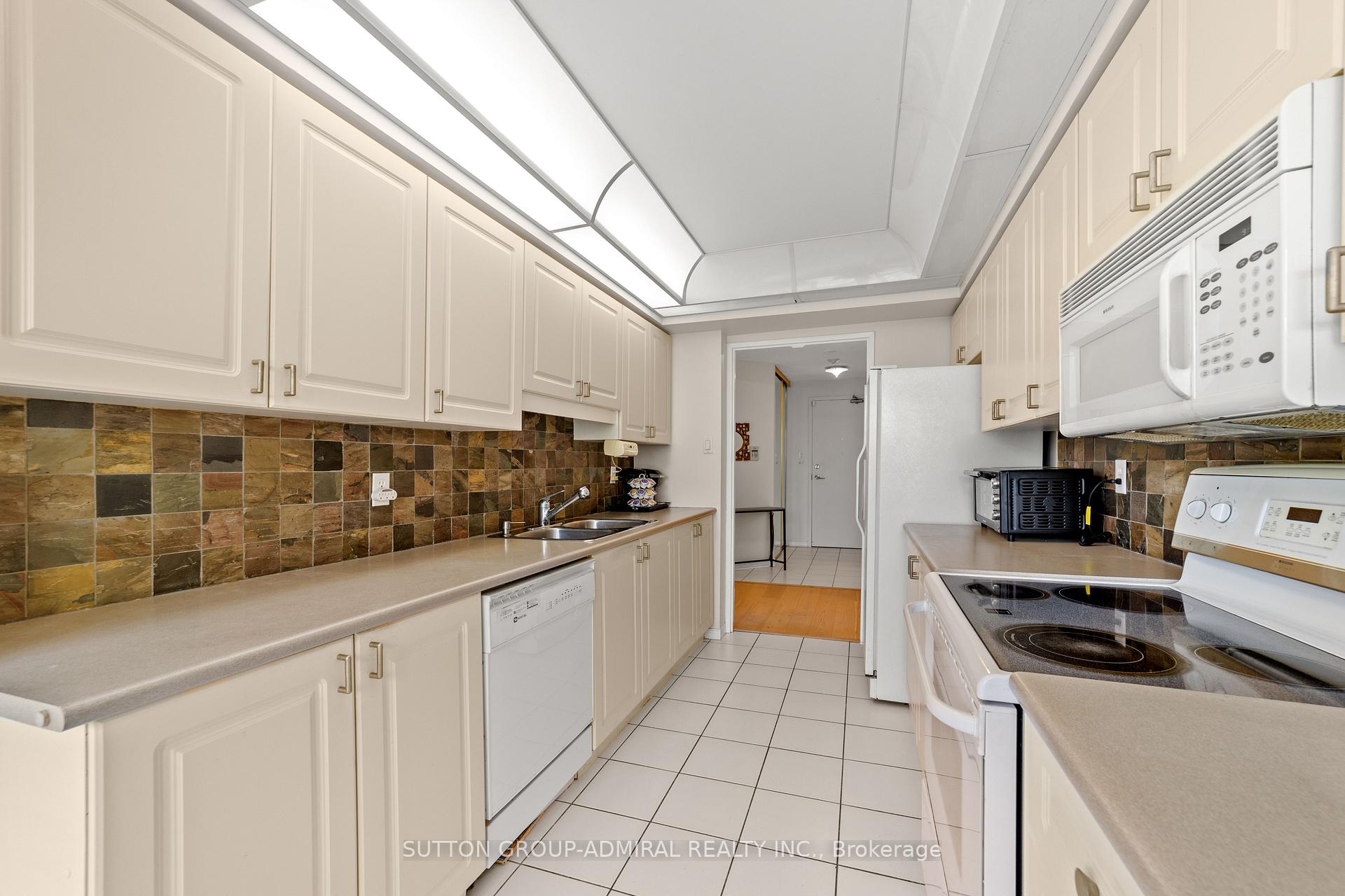 Photo 26 of Unit 304, 11 Townsgate Drive, Vaughan, Crestwood-Springfarm-Yorkhill — HOMEH
